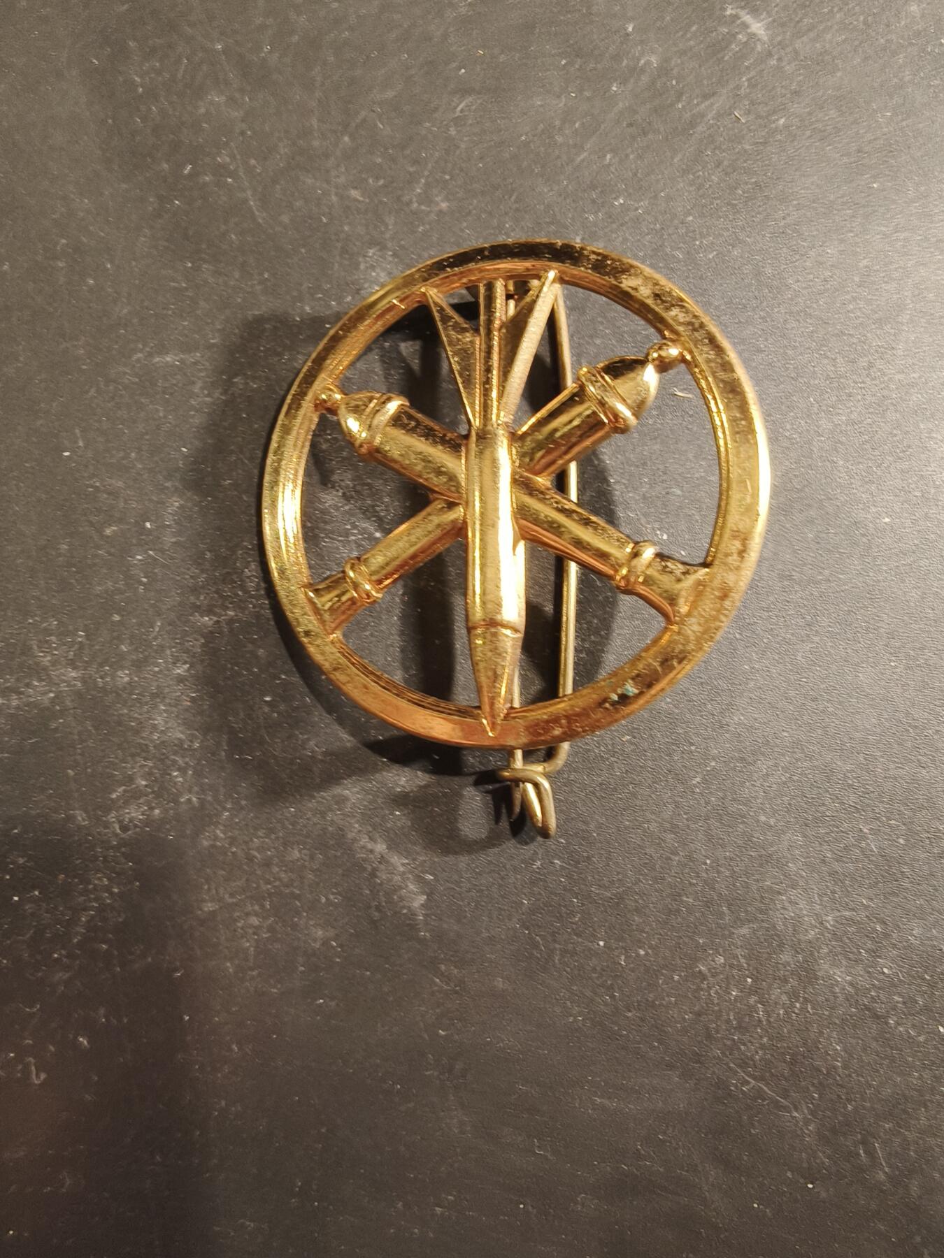 老王徽章第189期 法国炮兵贝雷帽徽   金色