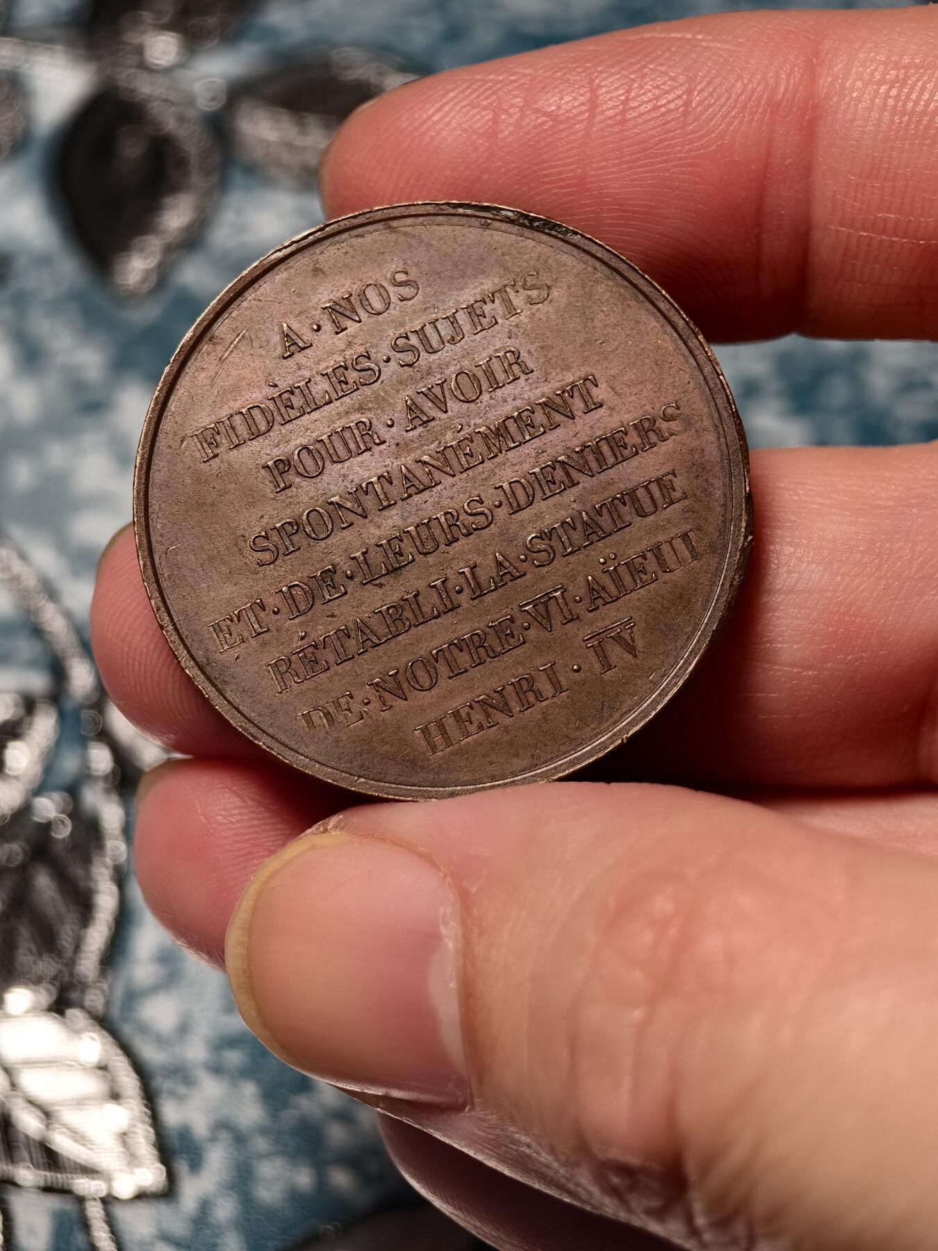 抚柳草堂-第十九期章牌钱币  奖章勋章限时免佣 满百包邮 放漏专场 1818法国波旁复辟时期的纪念铜章 由雕刻师 Raymond Gayrard 设计为纪念巴黎新桥亨利四世雕像重建而发行早期无边铭   直径33mm重20.7g