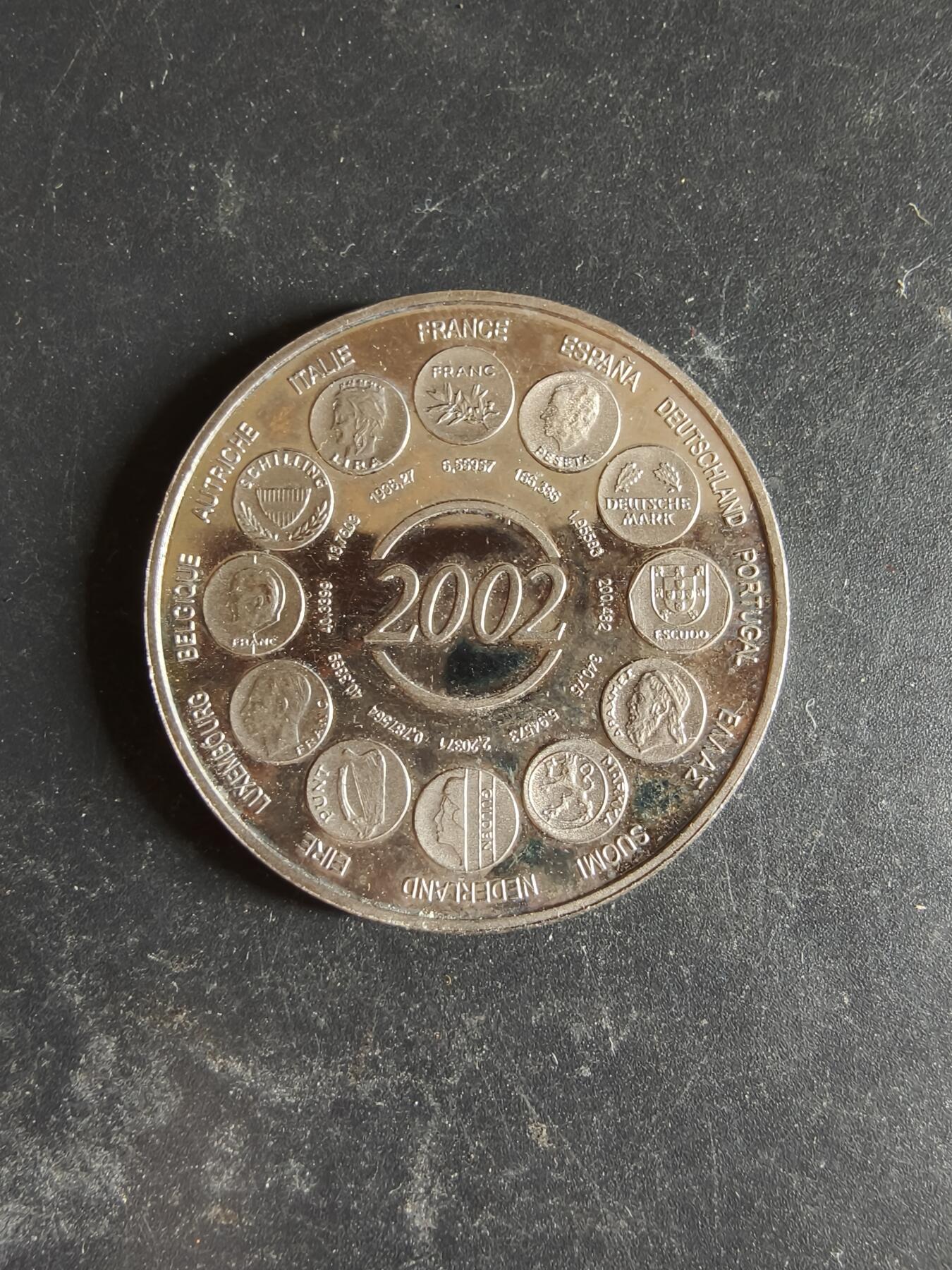 老王徽章第189期 法国2002年欧元正式流通纪念章     直径41mm     重量31g