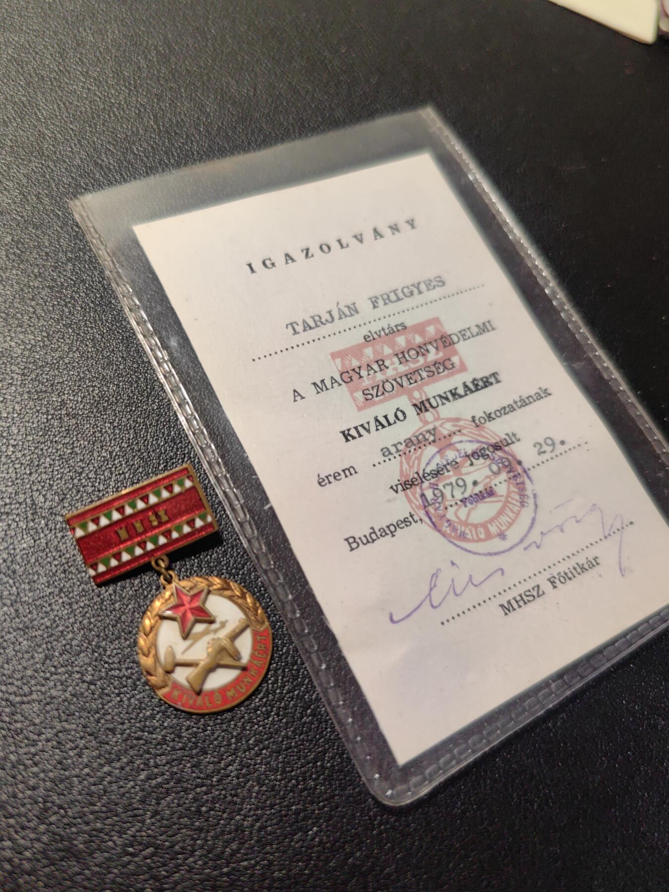 靖甫拍卖第七场 匈牙利国防协会优秀工作者证章带证 铜热珐琅