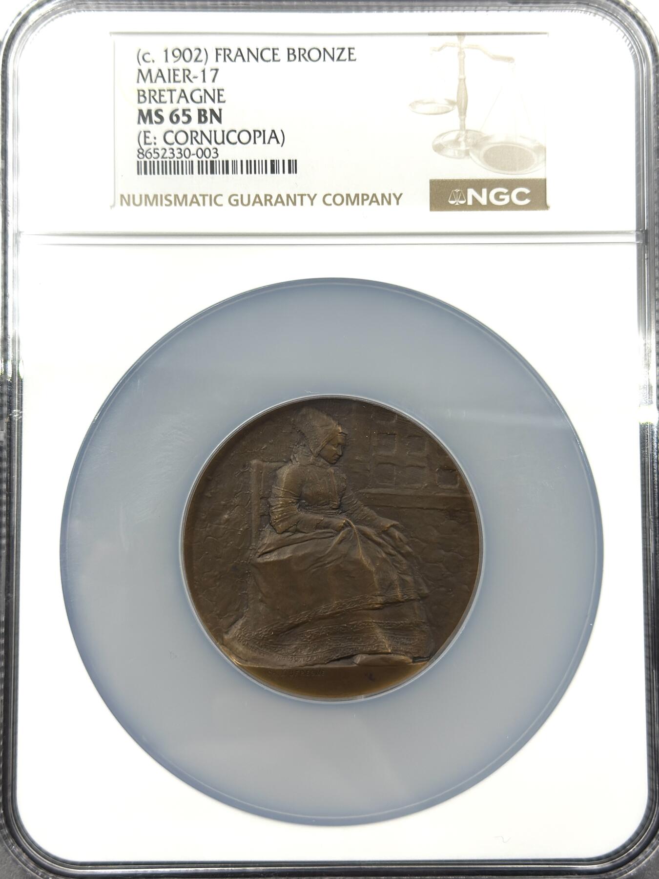 「木头集藏」“春启藏心”——章牌精品专场 CH. Dufresne～法国SAMF协会17号作品铜章“布列塔尼”，MS65 ，法兰西章牌之友协会（SAMF）1902年发行，直径：55mm，品相绝佳，SAMF协会章能评到65分的非常少见！铜章发行量仅136枚，边铭：丰饶角BRONZE 火蝾螈 限量编号94。正面是一位身着布列塔尼传统服饰的女性，背面是布列塔尼传统样式的十字架。