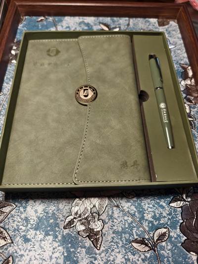 抚柳草堂-第十九期章牌钱币  奖章勋章限时免佣 满百包邮 放漏专场 - 华北电力大学 笔记本礼盒 一本一笔 软皮磁吸本子尺寸是a5 质量非常好