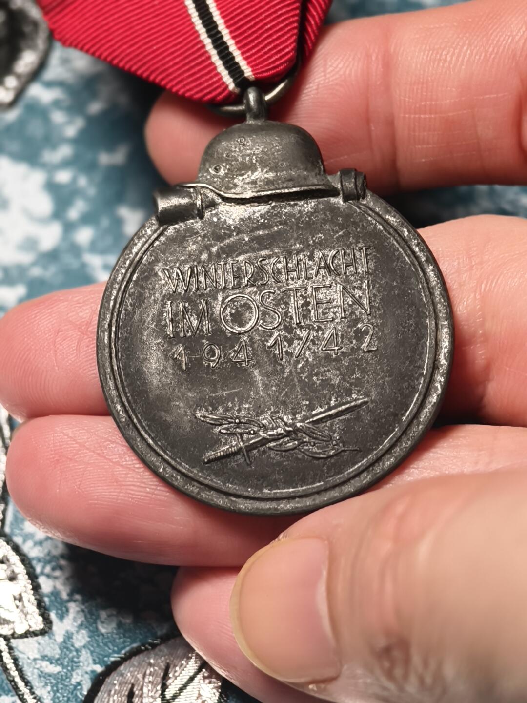 抚柳草堂-第十九期章牌钱币  奖章勋章限时免佣 满百包邮 放漏专场 1942德三冻肉 东线作战奖章 暗盔版品相不错