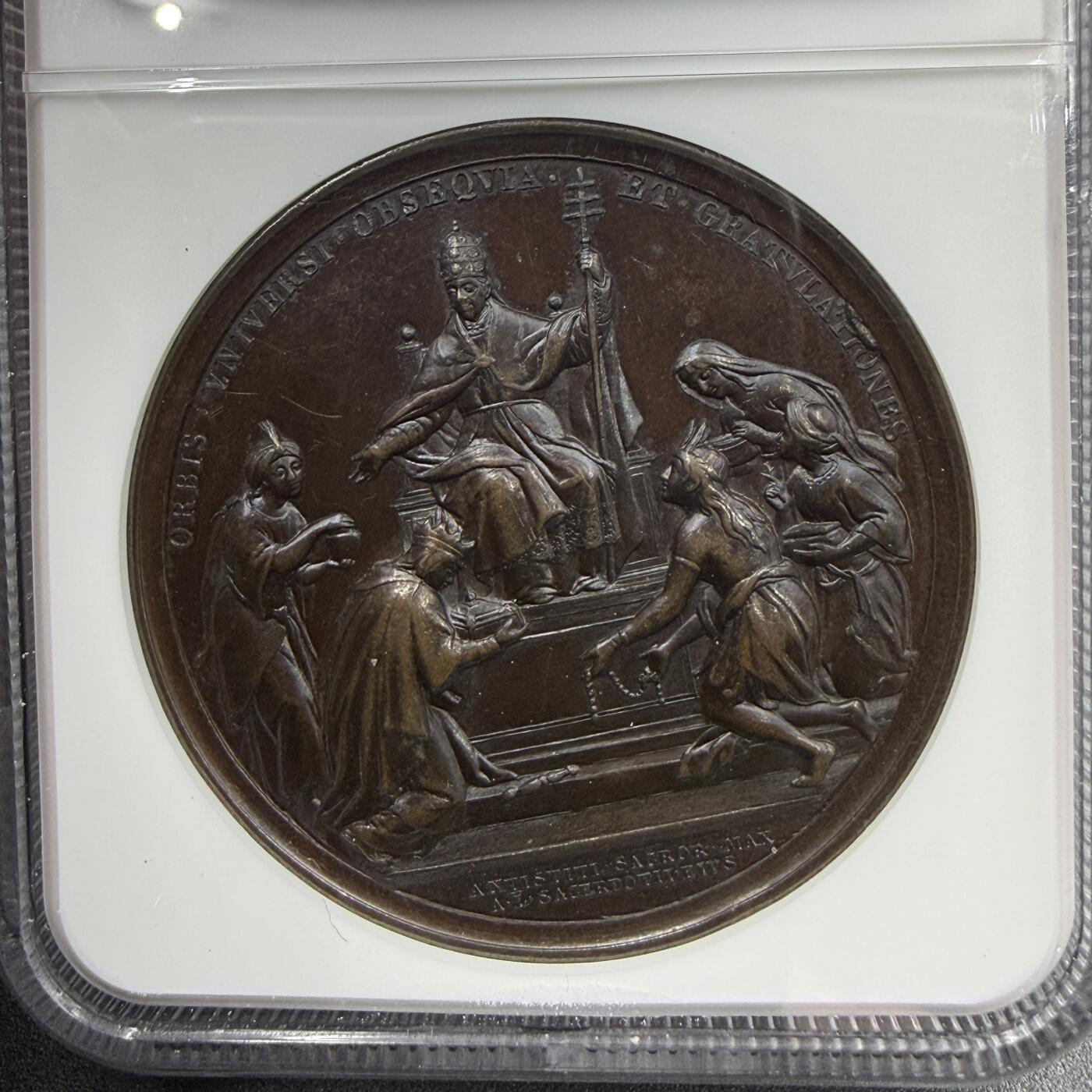 「木头集藏」“春启藏心”——章牌精品专场  E. BIANCHI～1888年梵蒂冈教皇利奥十三世担任神职五十周年纪念铜章，MS 62 BN。直径：44 mm，高浮雕刻画，细节丰富！1837年任神父。1843年，作为教皇格列高列十六世的全权代表，总领主教衔派驻布鲁塞尔，对欧洲的工业化和议会制度有所了解。1846年在佩鲁贾教区任主教。1853年任枢机主教，1877年前往教廷，任事务长，开放梵蒂冈珍藏，鼓励研究圣经。1878年2月任教皇。