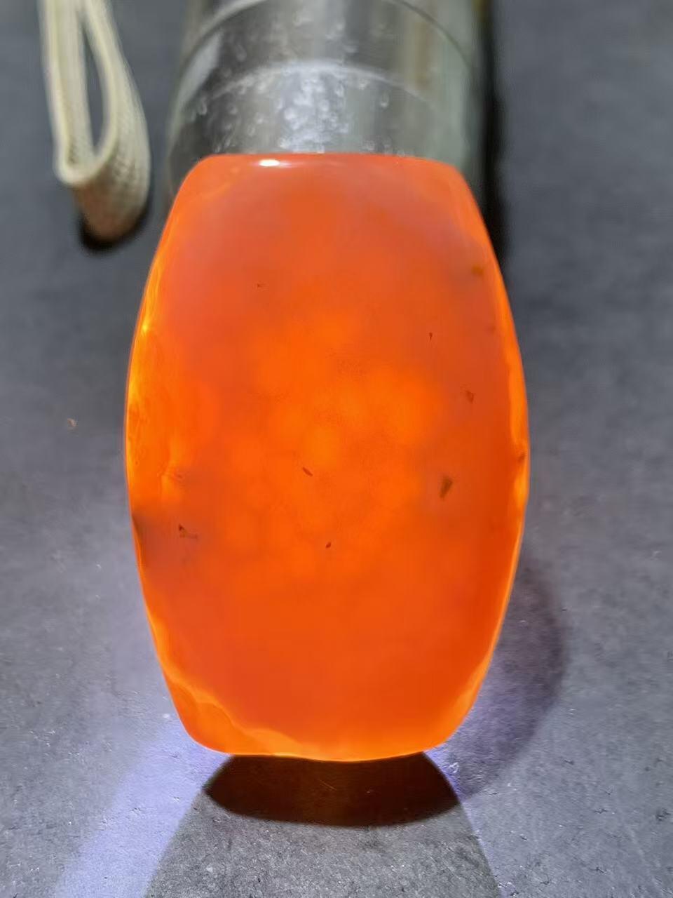 精美冰粉冻料鱼籽纹战国红玛瑙随形背云，勒子一颗！