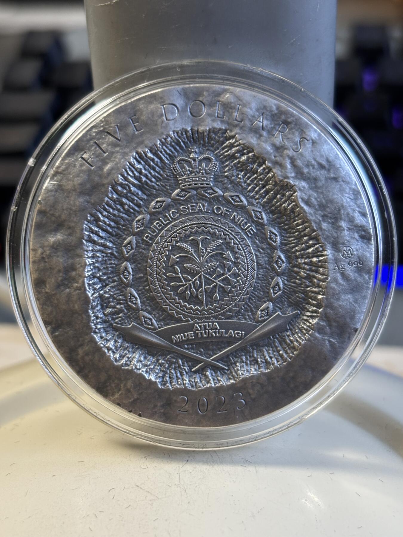 第195期拍卖 纽埃2023年雕塑系列2维纳斯2盎司高浮雕仿古银币,999银，发行500枚