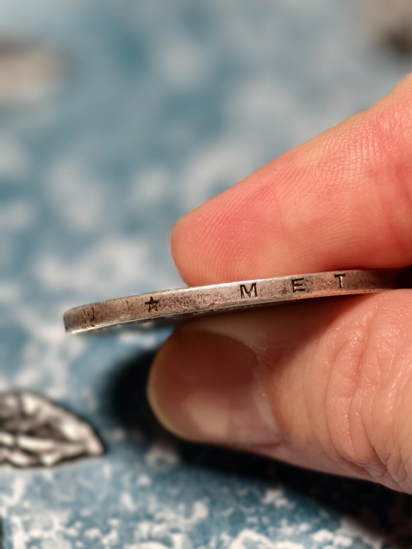 抚柳草堂-第十九期章牌钱币  奖章勋章限时免佣 满百包邮 放漏专场 1930荷兰王国2.5GULDEN银币 威廉敏娜女王 重25g 状态不错 压力十足