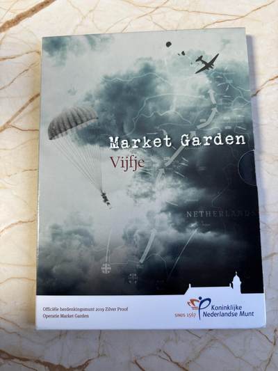 第195期拍卖 - 卡装荷兰2019年二战市场花园空降行动精制银币15.5克，925银，发行4500枚