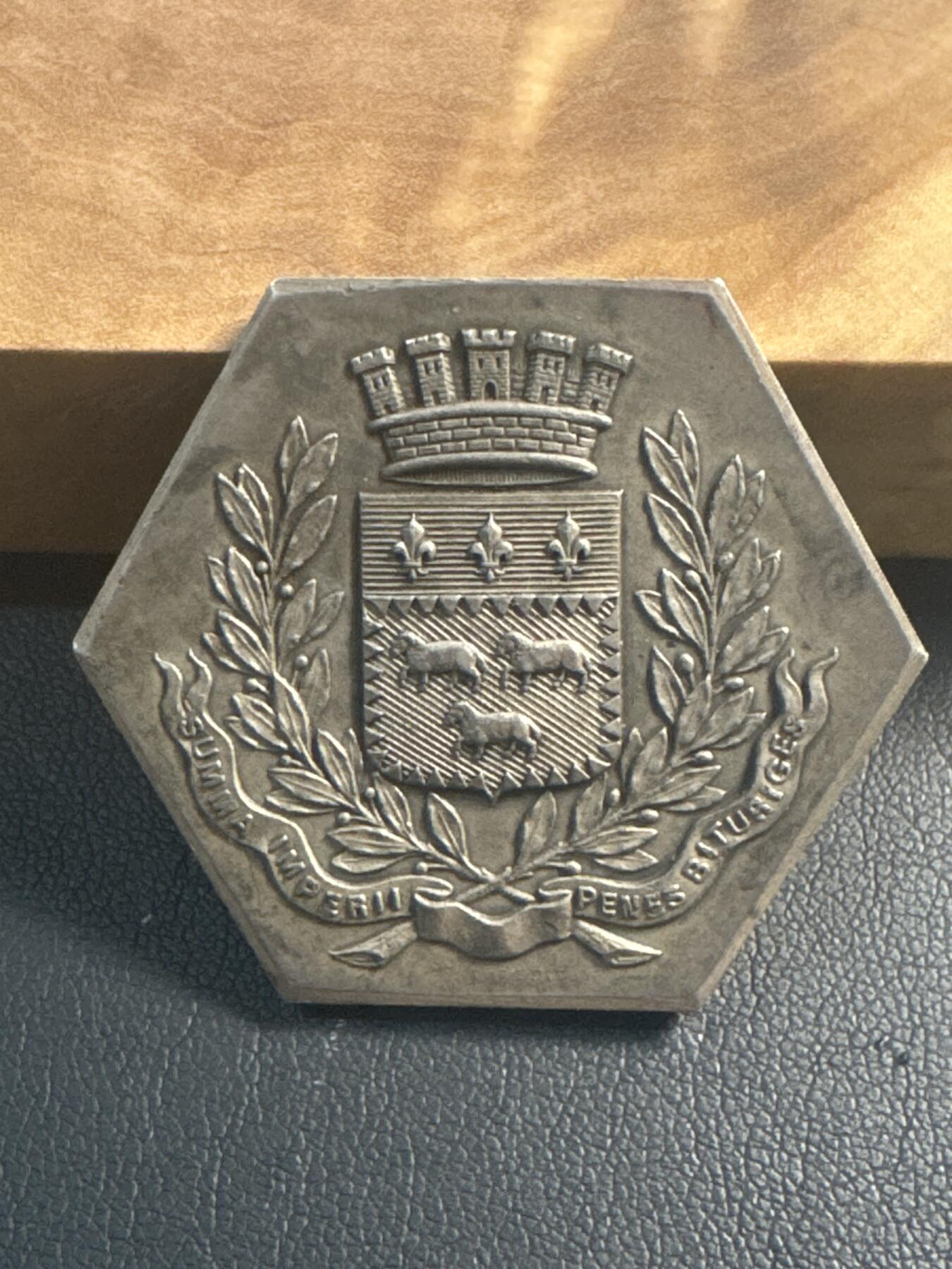 ❤️【币观天下】❤️ 第346期钱币拍卖场- 2026.3.27周五晚上6点半场 长期征集拍品  法国博格斯商业联盟纪念六角银质代币，28.5克，36.5mm，丰饶角AR边铭，少见品种