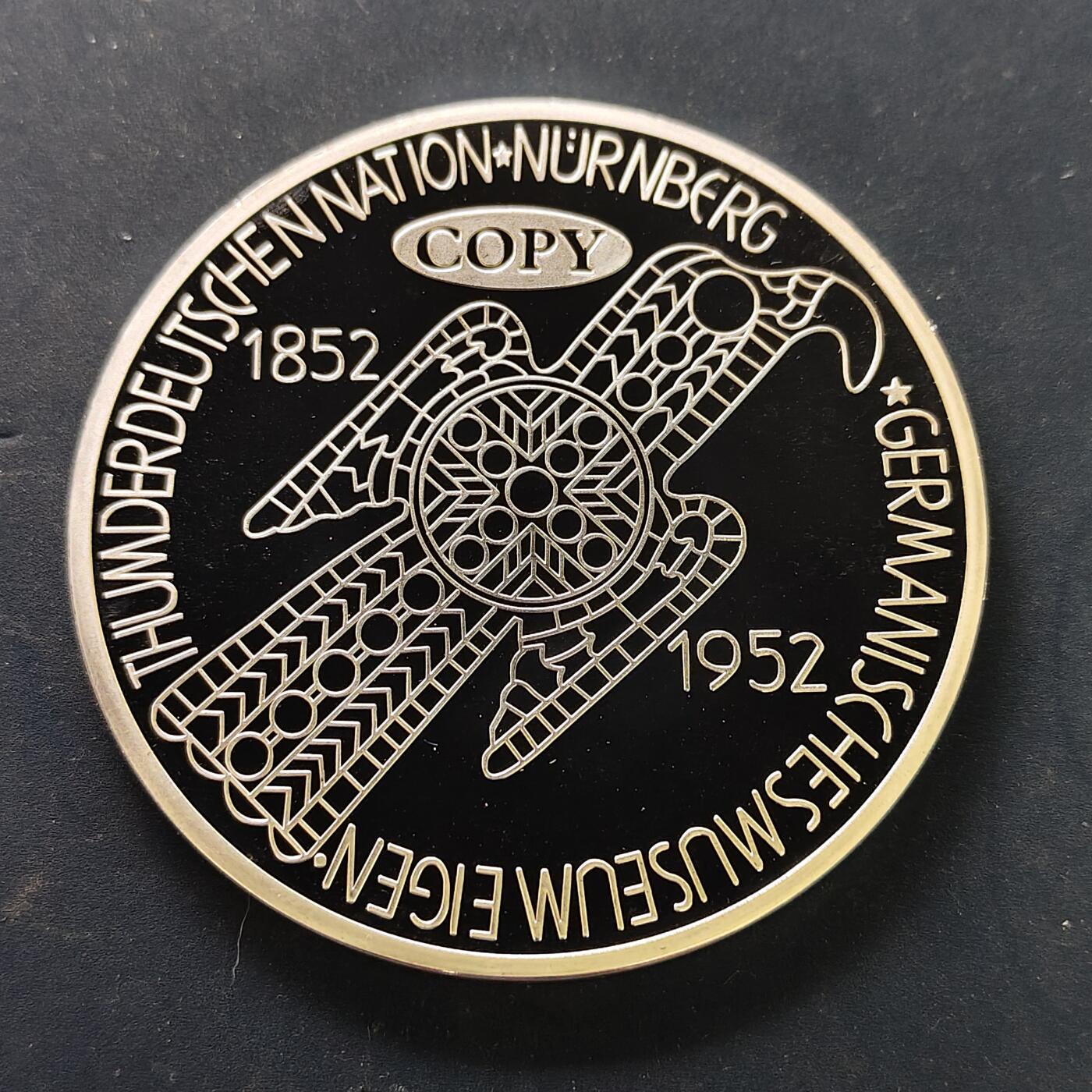【全场包邮】纯粹捡漏拍515场 【纪念章】德国1952年5马克纽伦堡日耳曼博物馆建馆100周年纪念币70毫米112克超大型精制复刻版纪念章