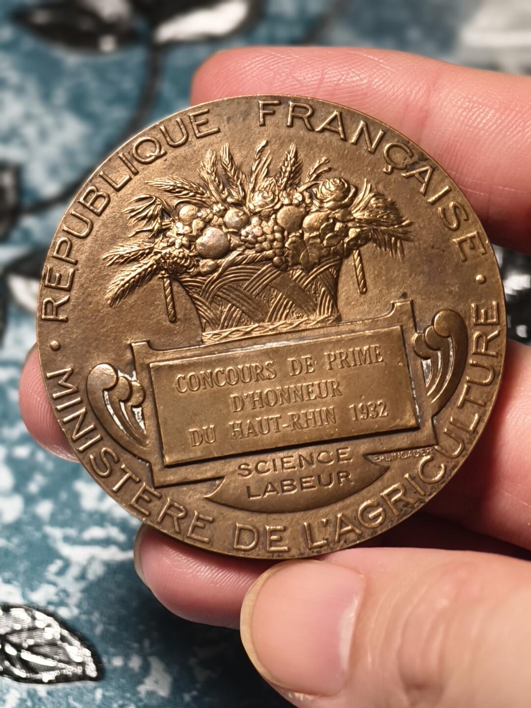 抚柳草堂-第十九期章牌钱币  奖章勋章限时免佣 满百包邮 放漏专场 1932法国上莱茵省农业竞赛大铜章  播种者 直径50mm 重62.8g 20世纪初法国新古典主义章牌艺术的典型代表作