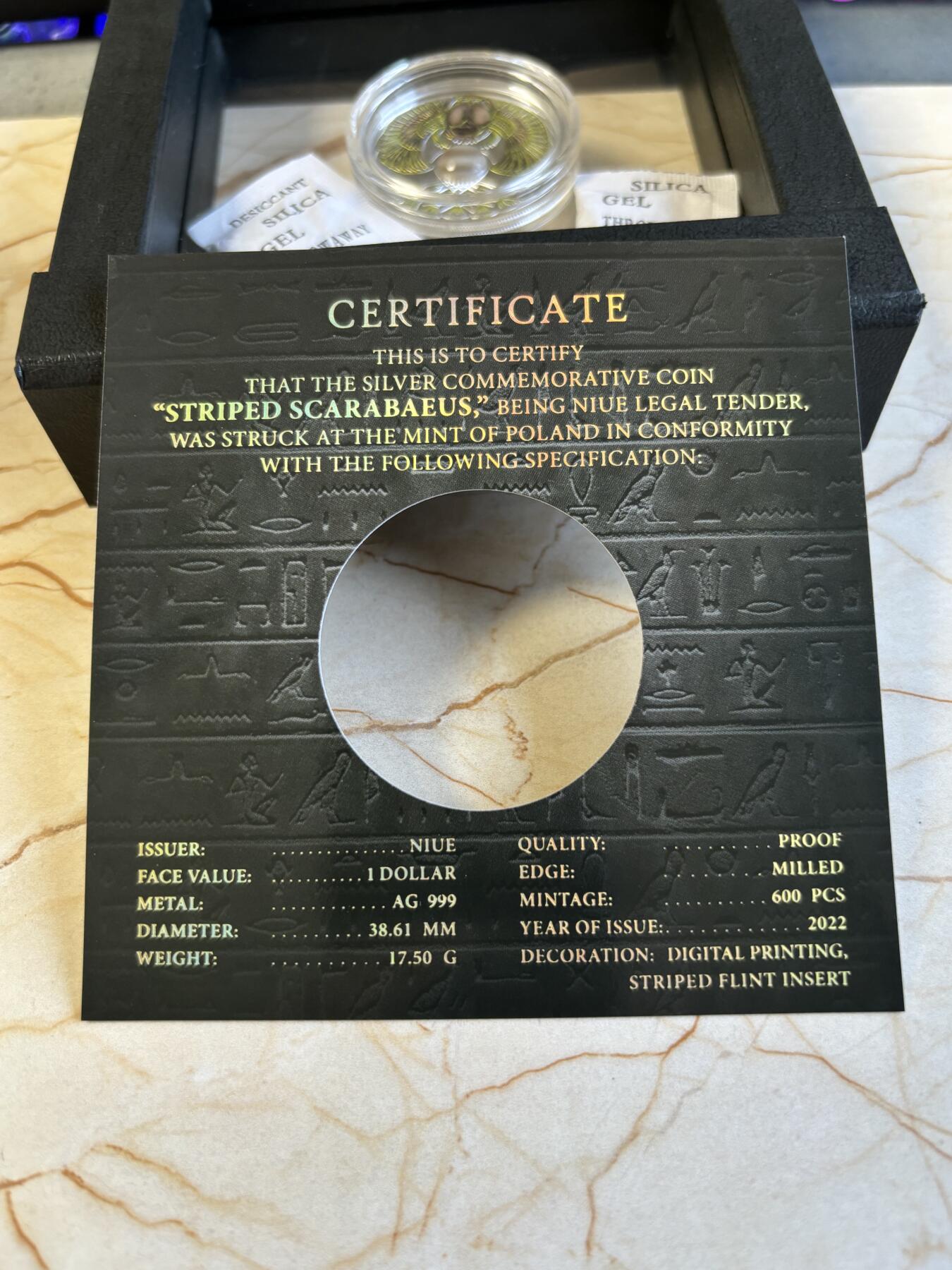 第195期拍卖 纽埃2022年古埃及圣甲虫系列9镶条纹燧石镀金银币，999银，17.5克，发行600枚