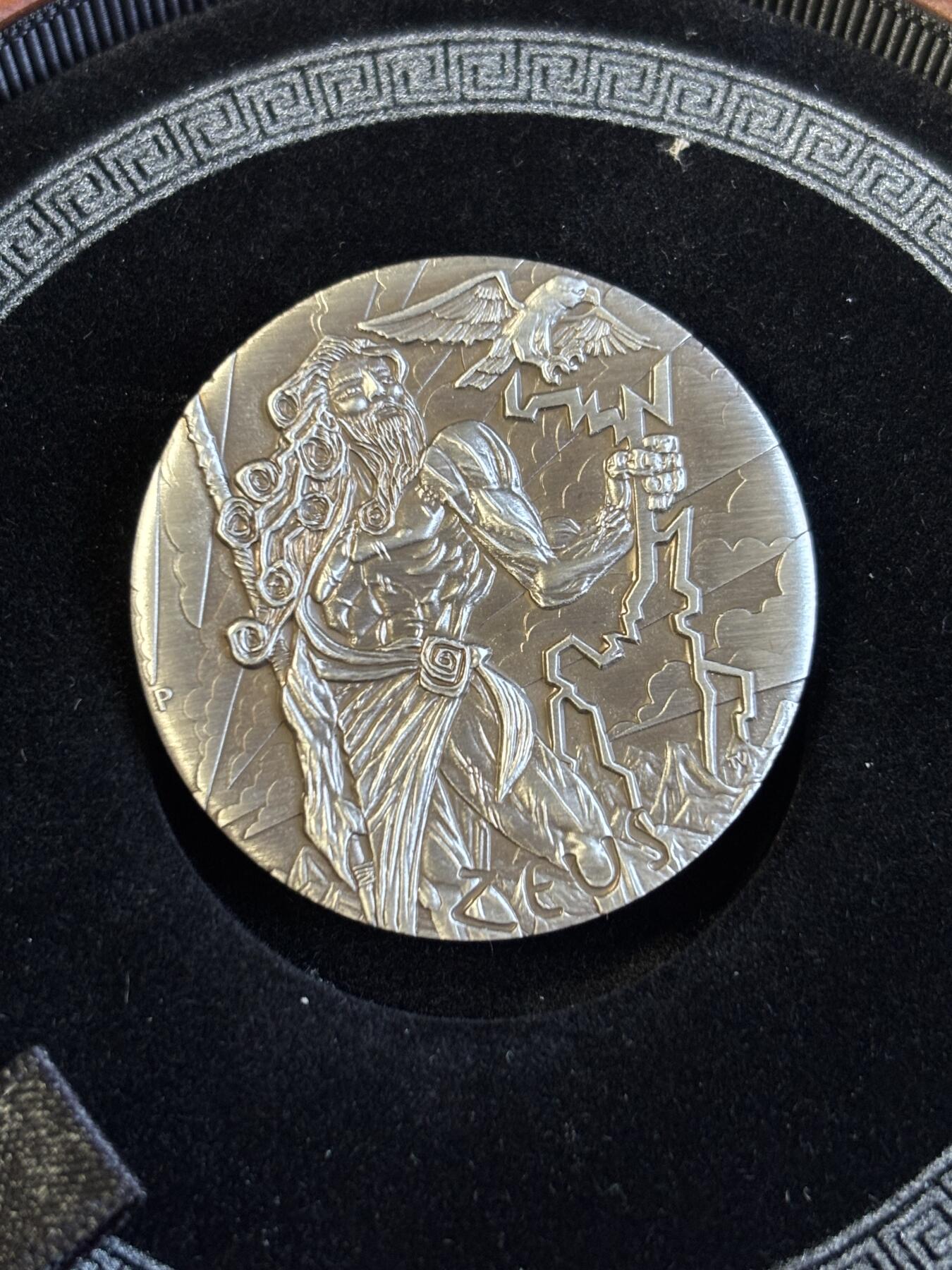 第195期拍卖 图瓦卢2014年奥林匹斯众神系列1宙斯高浮雕银币，999银，发行1500枚