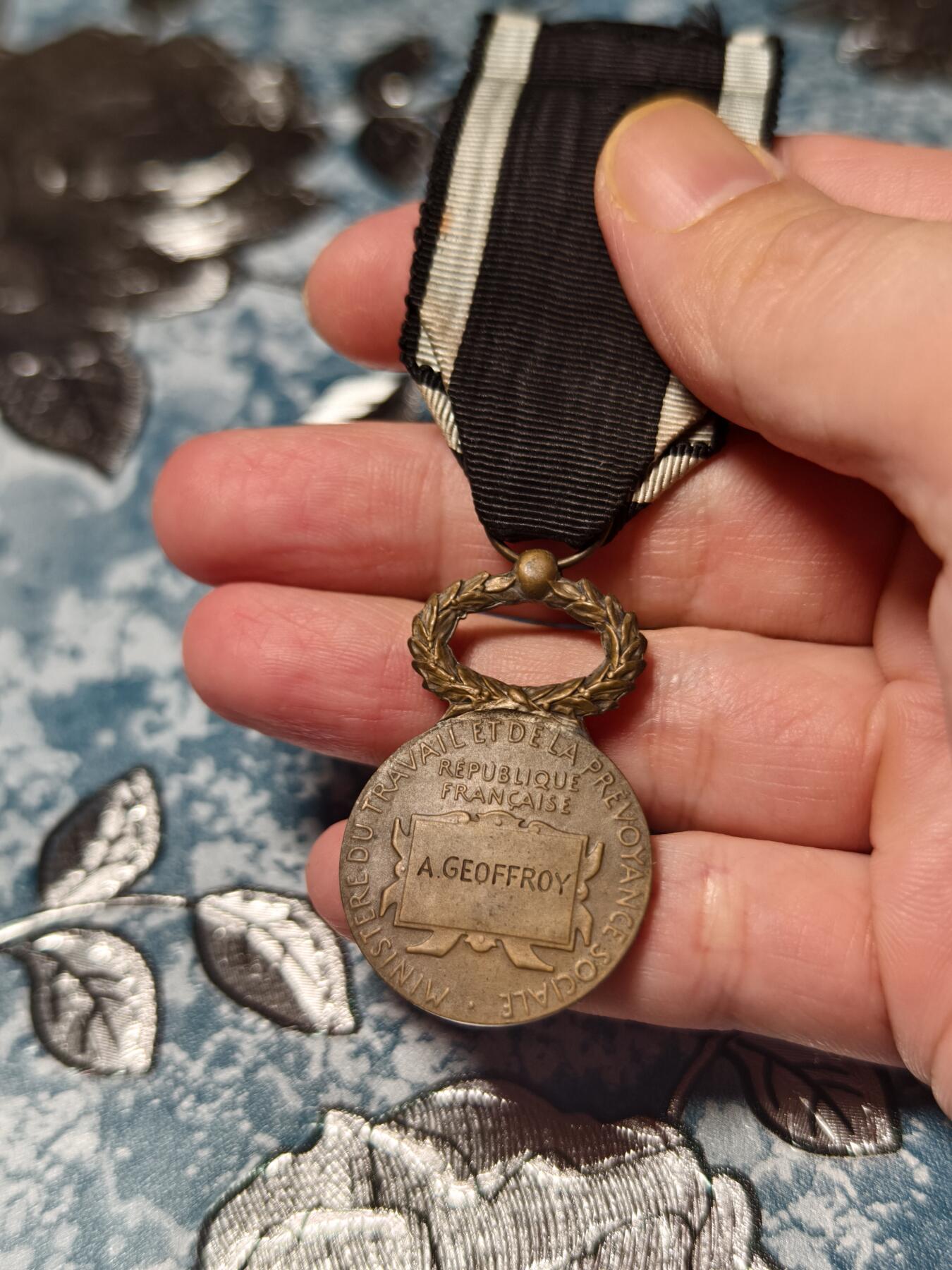 抚柳草堂-第十九期章牌钱币  奖章勋章限时免佣 满百包邮 放漏专场 19世纪至20世纪初法国互助协会荣誉奖章 法国著名雕塑家O. Roty作品 实发版