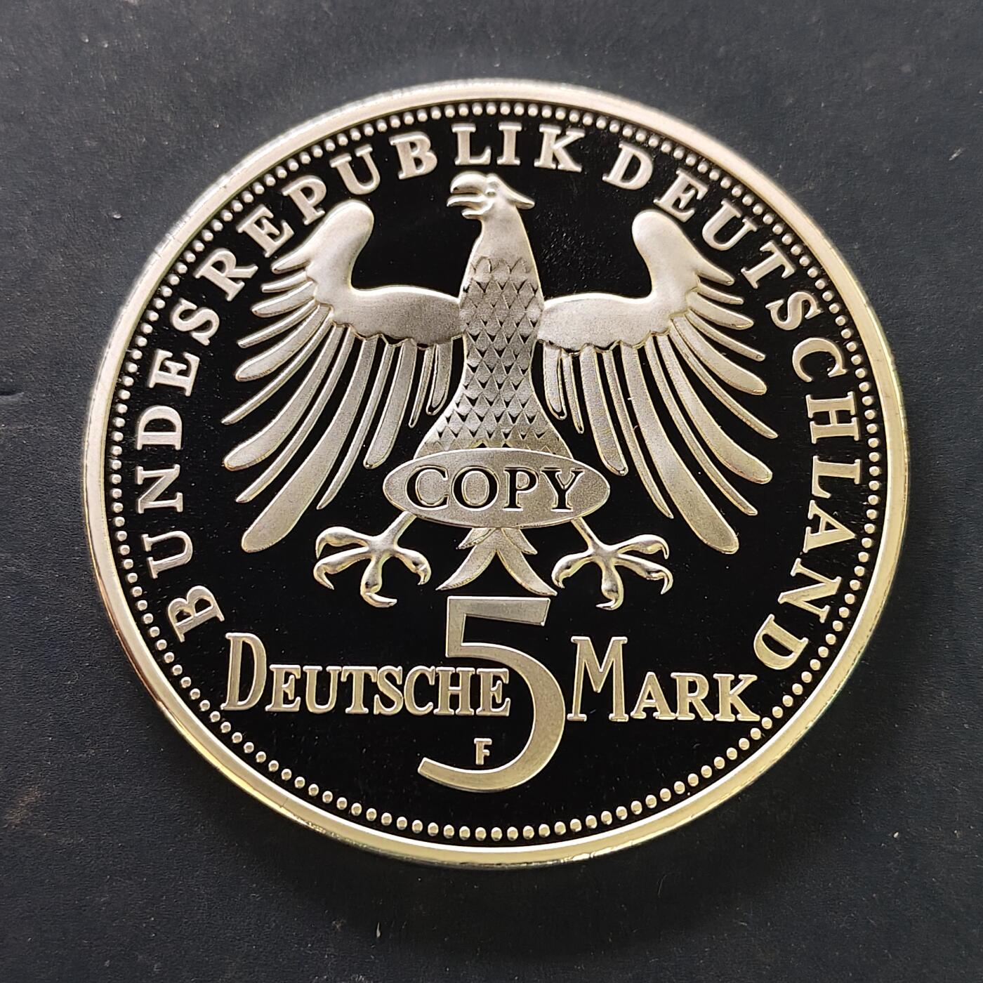 【全场包邮】纯粹捡漏拍515场 【纪念章】德国1955年5马克文学家思想家弗里德里希·冯·席勒逝世150周年纪念币70毫米112克超大型精制复刻版纪念章