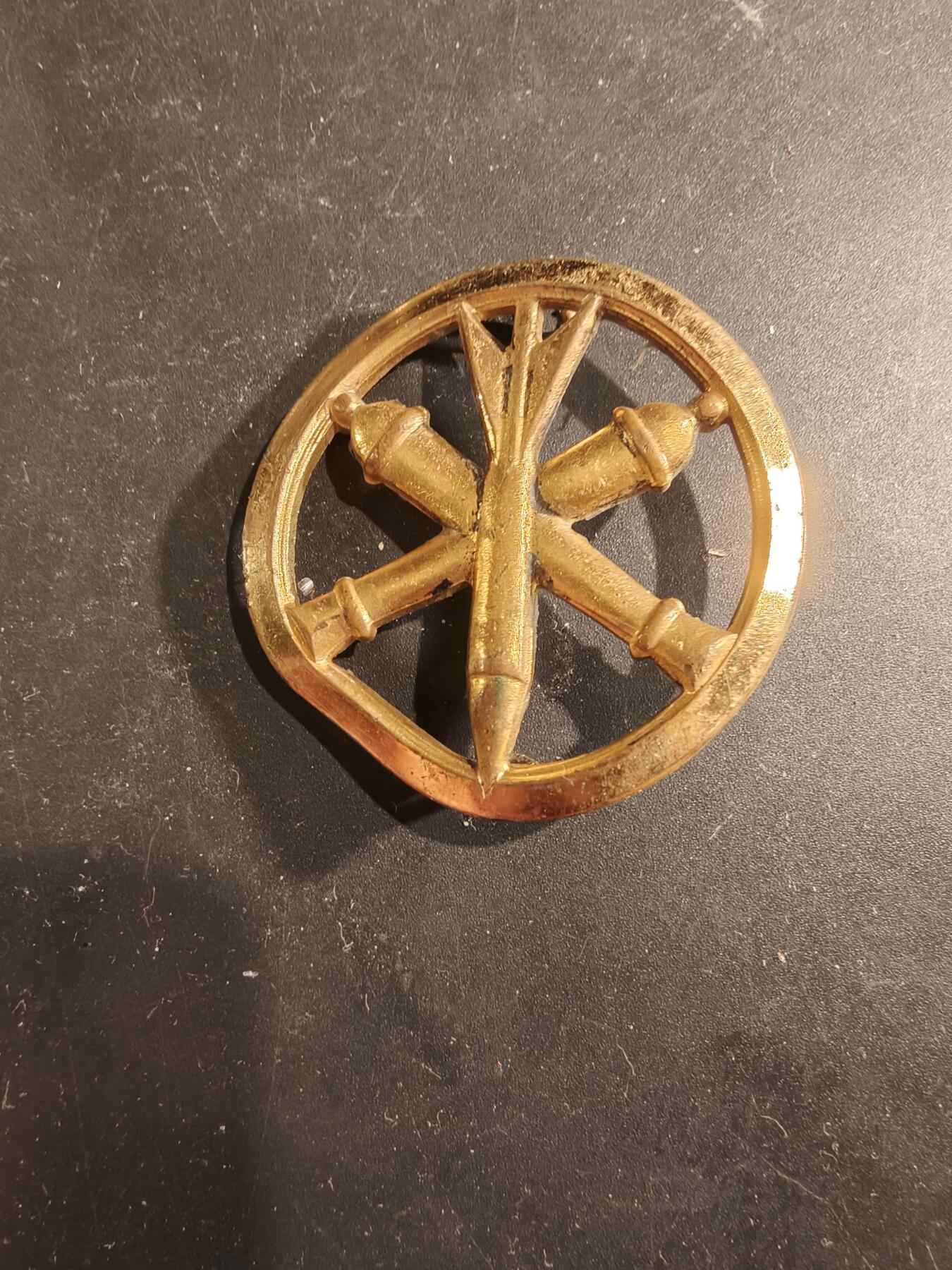 老王徽章第189期 法国炮兵贝雷帽徽   金色