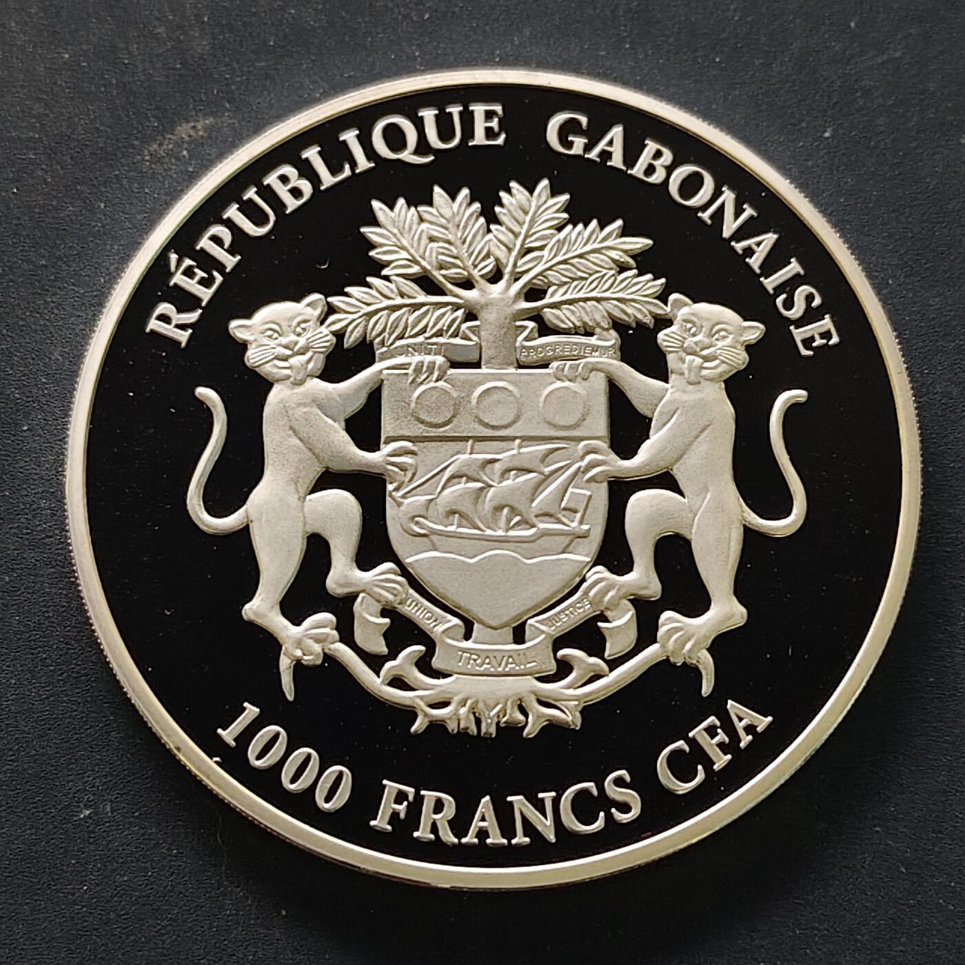 【全场包邮】纯粹捡漏拍515场 【稀少】加蓬2020年1000法郎文森特·梵·高杰作系列《阿尔勒的舞厅》50毫米50克精制镀银纪念币-量2500