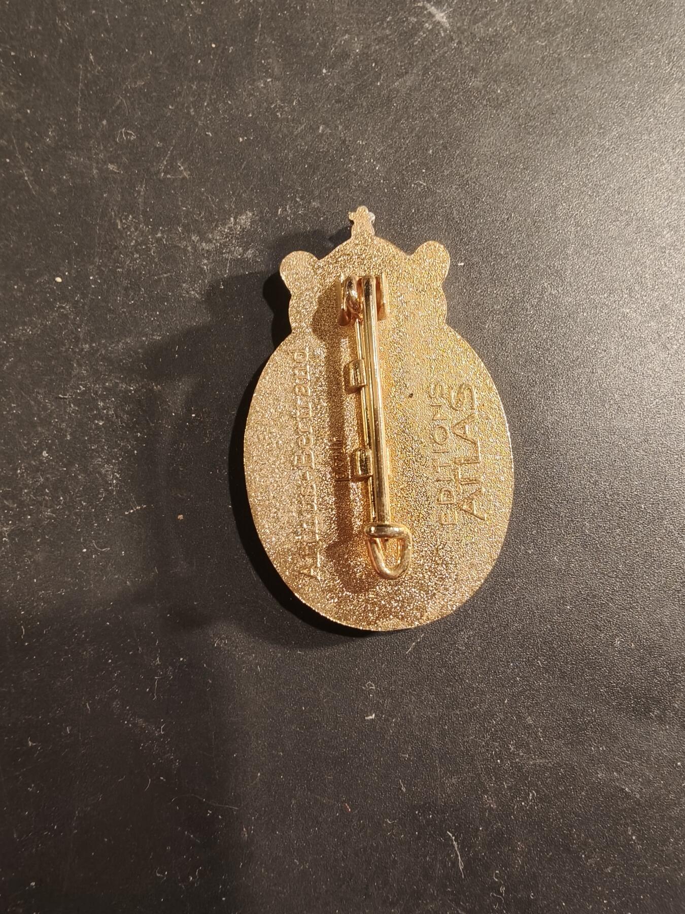 老王徽章第189期 法国陆军第13伞降龙骑兵团证章      该部队是法国陆军的一支特种侦察部队，隶属于法国特种作战司令部，该部队以长距离侦察和情报搜集为主要任务，被称为陆军的“眼睛和耳朵”。 该团拥有悠久的历史，最早可追溯至1676年成立的龙骑兵团。 