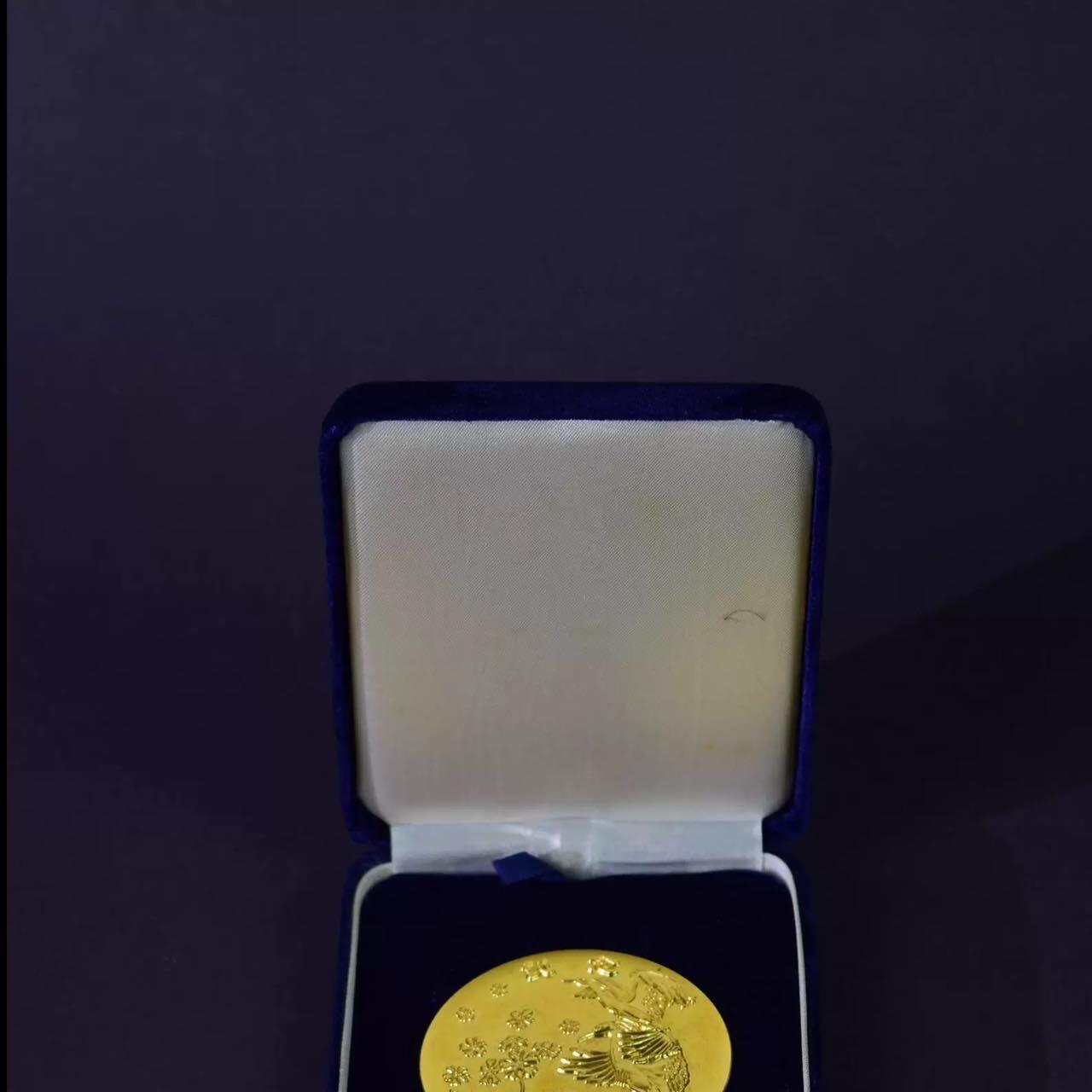 日本浦和市赠纪念章，市长相川宗一颁发，收藏价值极高独特纪念品