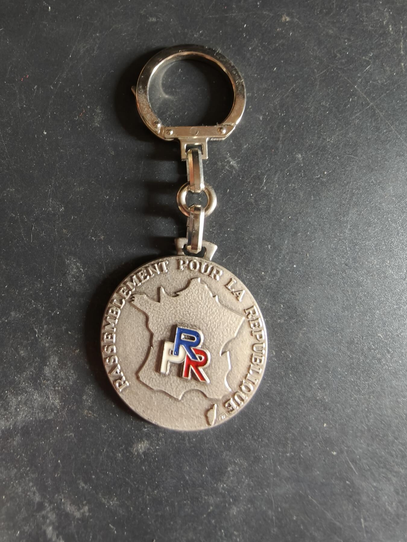老王徽章第189期 法国共和国保卫联盟钥匙扣