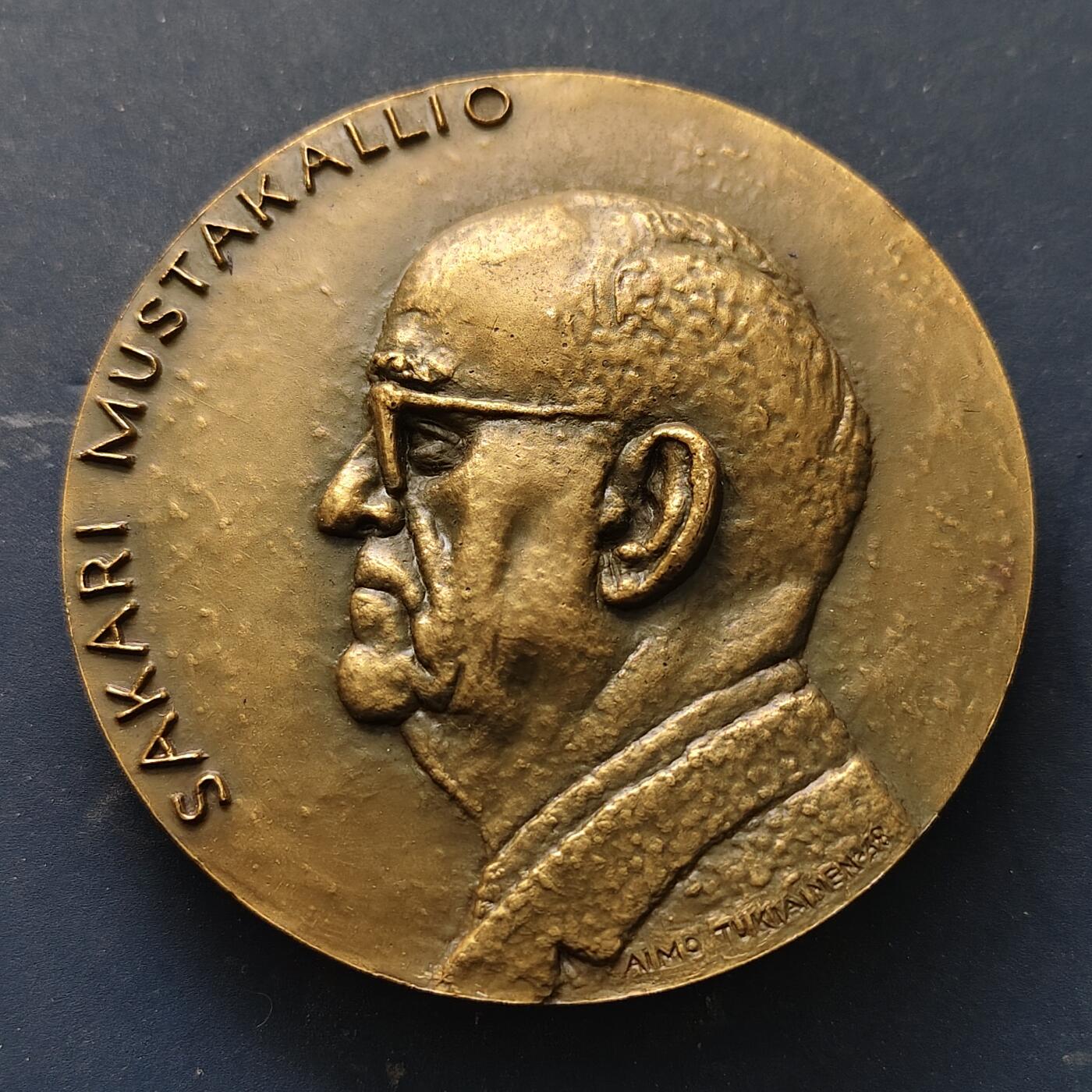 【全场包邮】纯粹捡漏拍515场 【铜章】芬兰政治家萨卡里·穆斯塔卡利奥75毫米纪念大铜章（雕塑家艾莫·图基艾宁创作）