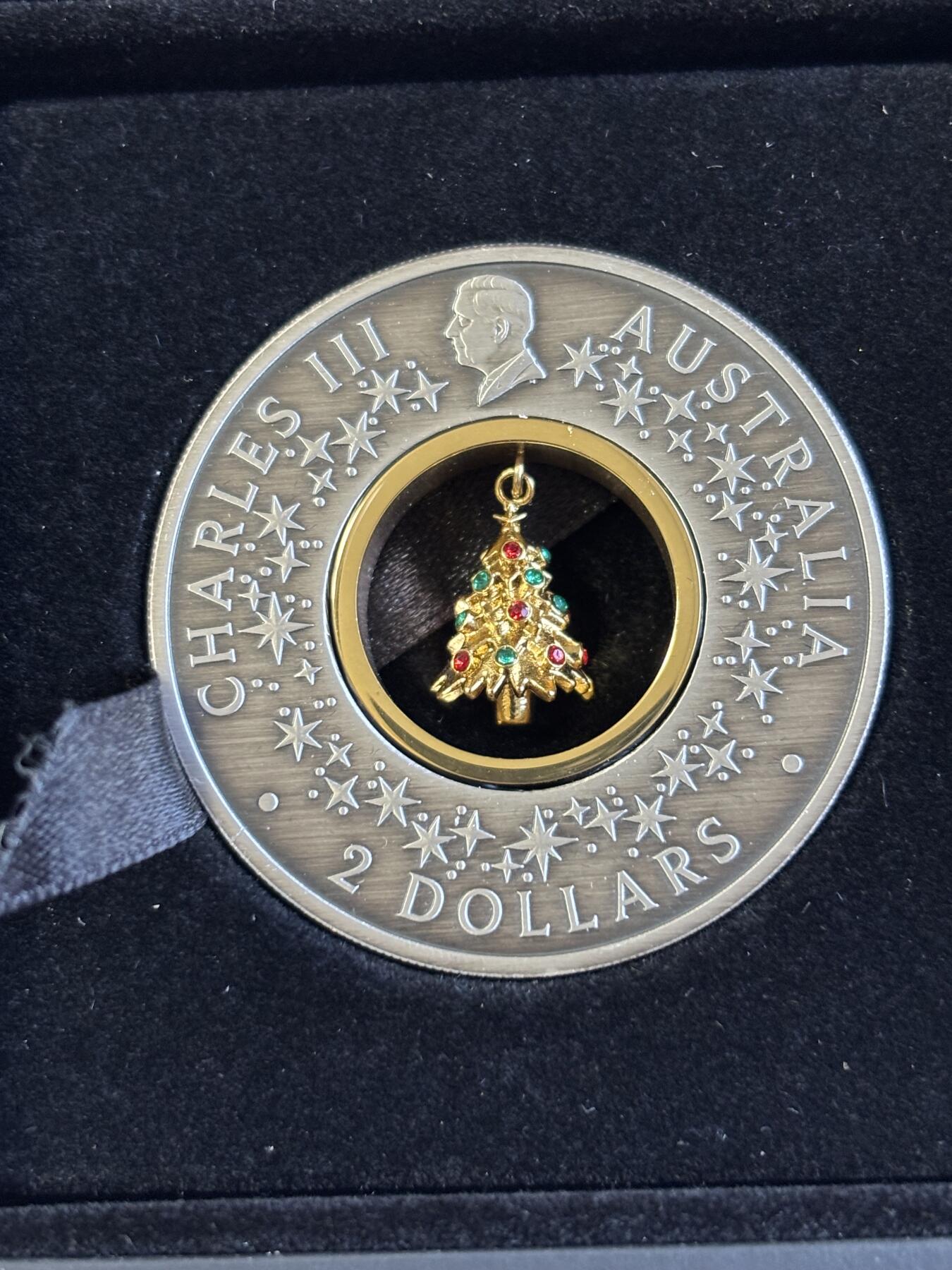 第195期拍卖 澳大利亚2025年圣诞系列中空镶嵌圣诞树2盎司仿古银币，9999银，发行2500枚