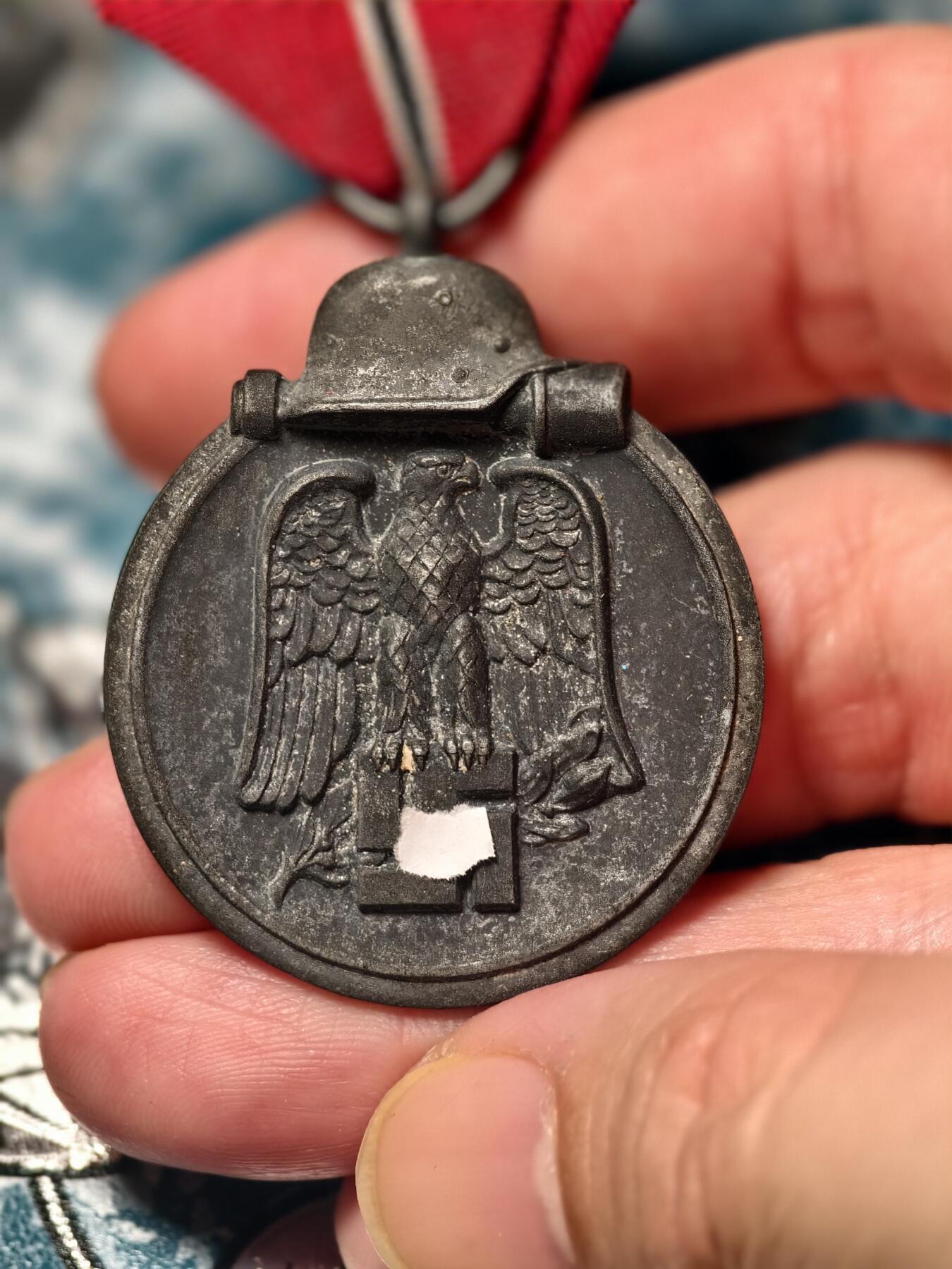 抚柳草堂-第十九期章牌钱币  奖章勋章限时免佣 满百包邮 放漏专场 1942德三冻肉 东线作战奖章 暗盔版品相不错