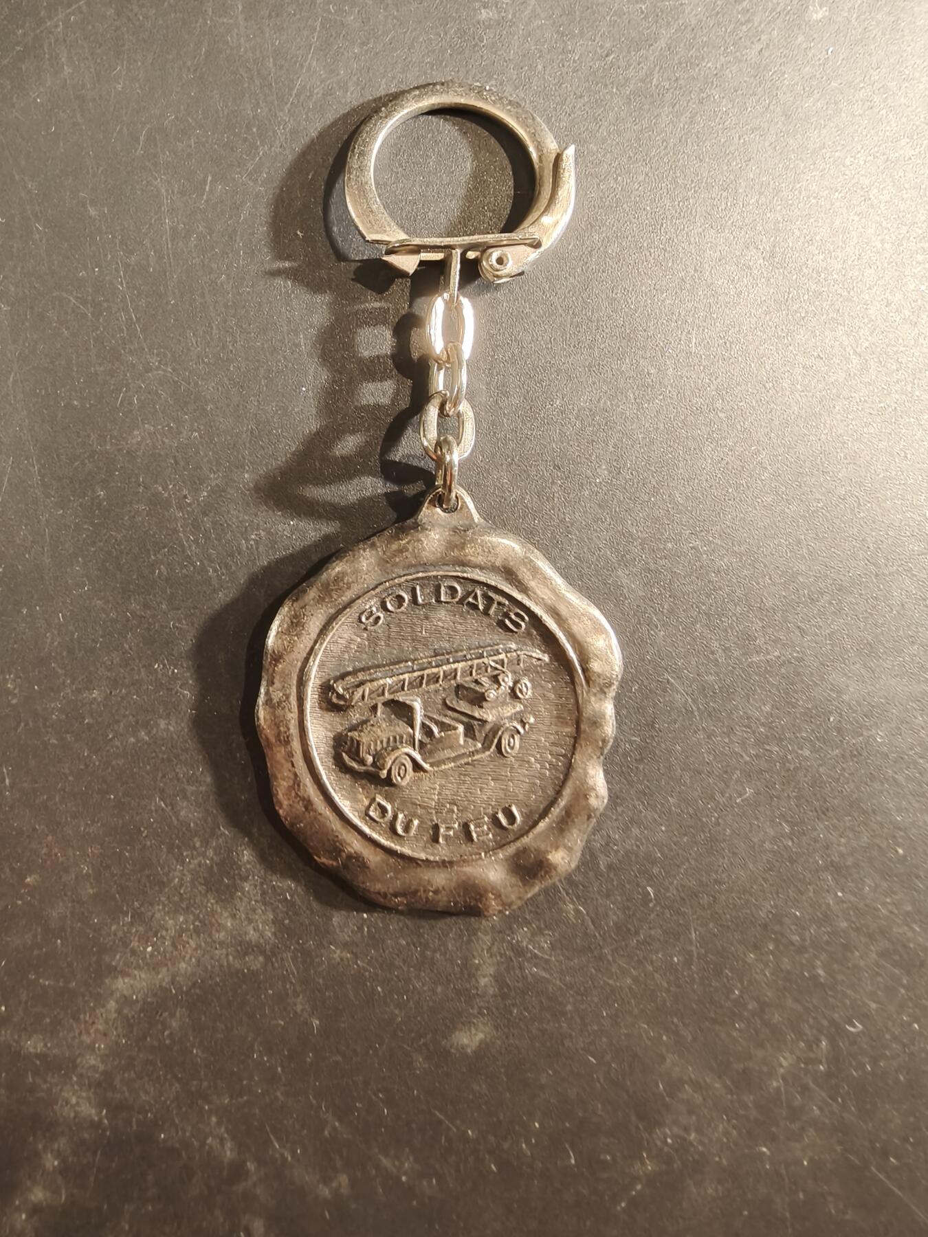 老王徽章第189期 法国消防员钥匙扣