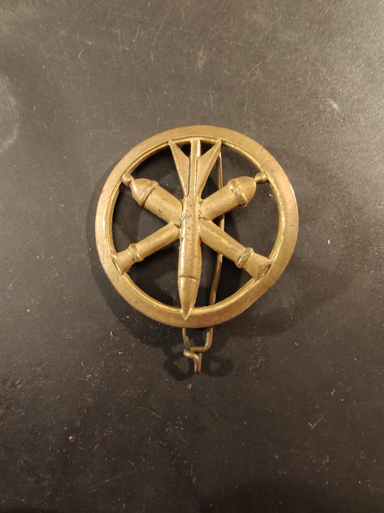 老王徽章第189期 法国炮兵贝雷帽徽    金色