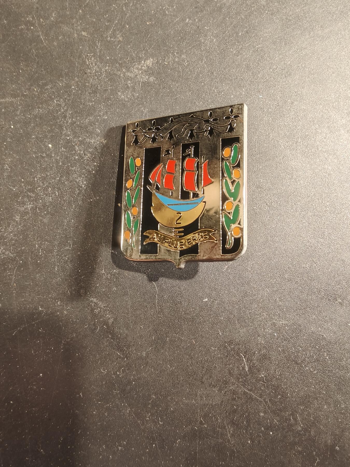 老王徽章第189期 法国陆军第2步兵团证章    该团成立于大革命时期，是法国历史最为悠久的几支步兵团之一