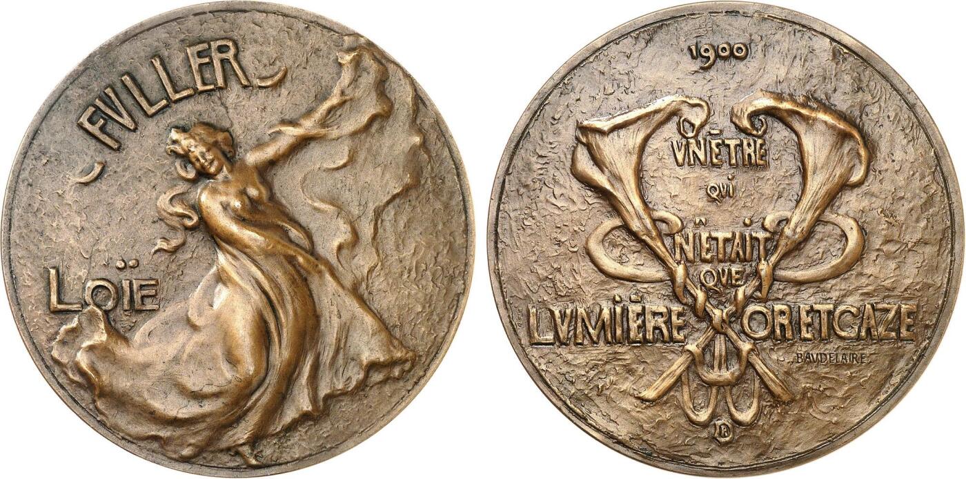 「木头集藏」“春启藏心”——章牌精品专场 P.Roche～法国SAMF协会8号作品铜章“ 洛伊·富勒”，MS 64 BN，法兰西章牌之友协会（SAMF）1902年发行，直径：55mm，品相绝佳，铜章发行量仅157枚，边铭：丰饶角BRONZE 火蝾螈 限量编号266，正面是洛伊·富勒极具辨识度的纱裙舞姿态，完美还原了她“光与纱共舞”的舞台风格。SAMF协会章是法国新艺术章牌最杰出的代表，历来受到章牌收藏者的追捧。