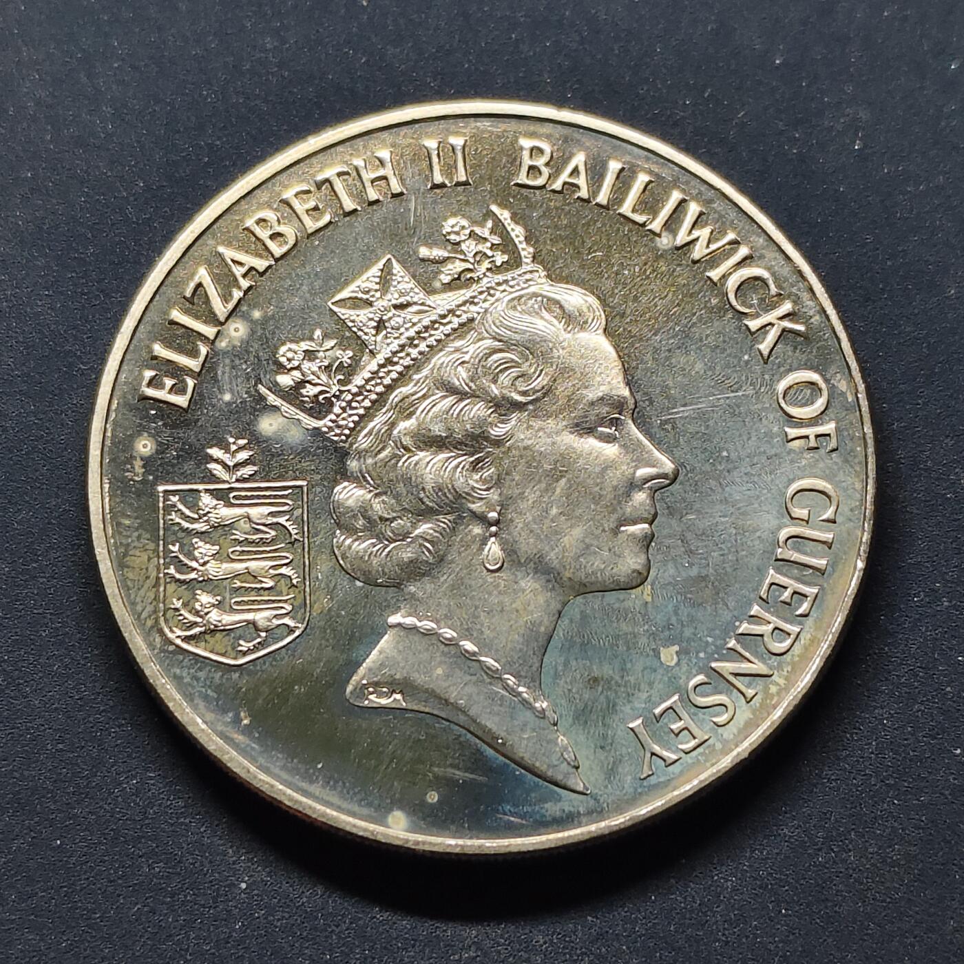 【全场包邮】纯粹捡漏拍514场 根西1994年2镑诺曼底登陆战50周年克朗型纪念币