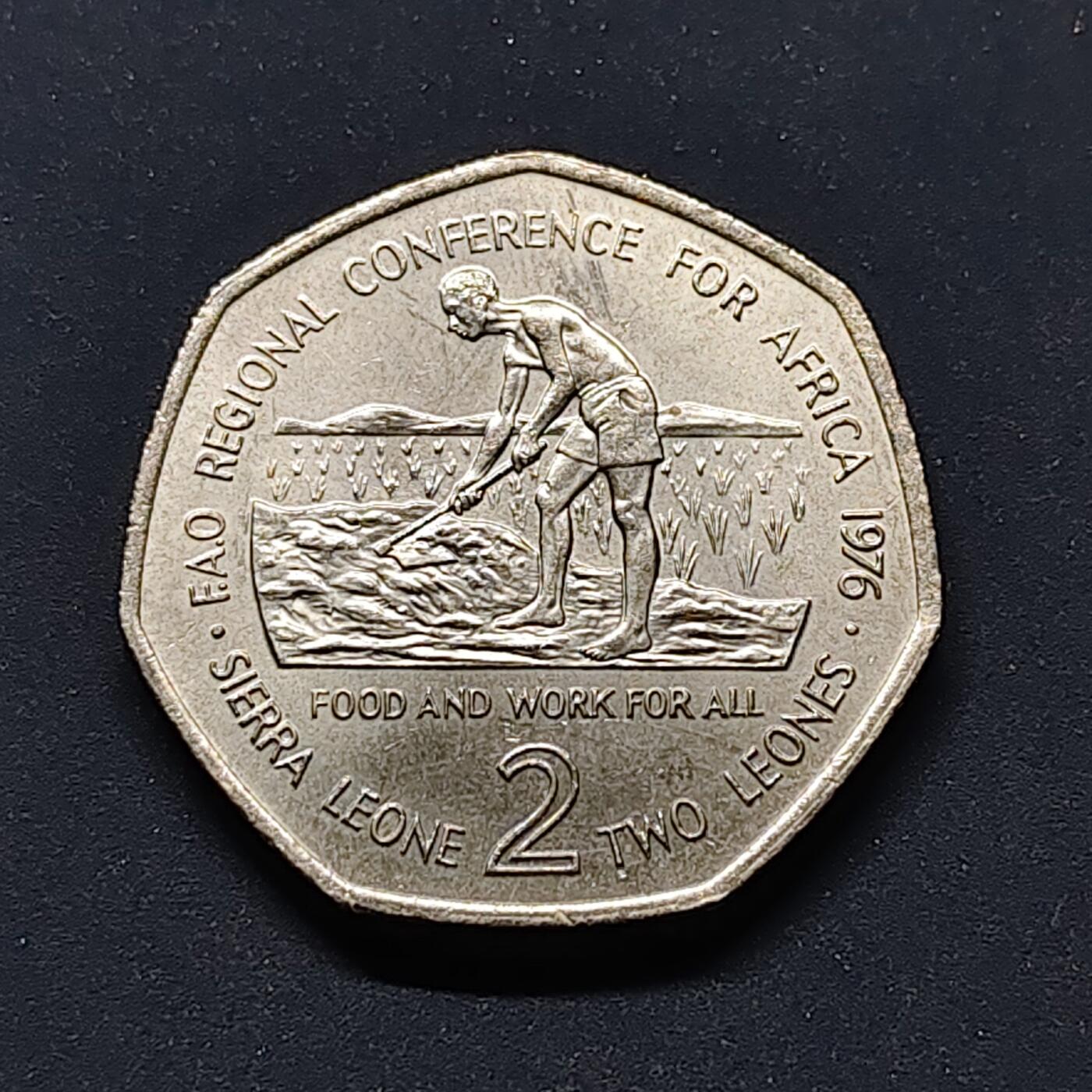 【全场包邮】纯粹捡漏拍514场 塞拉利昂1976年2利奥尼FAO非洲区域会议七边形纪念币