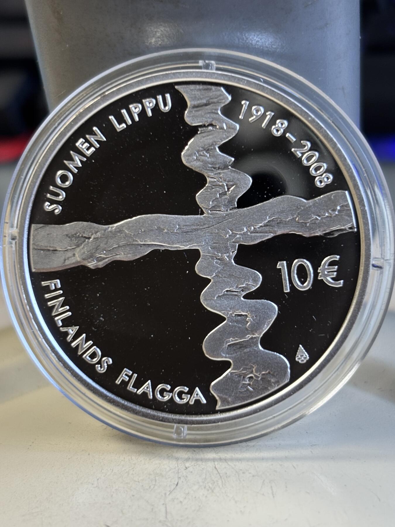 第194期拍卖 芬兰2008年国旗90周年25.5g纪念银币  925银，发行26000枚