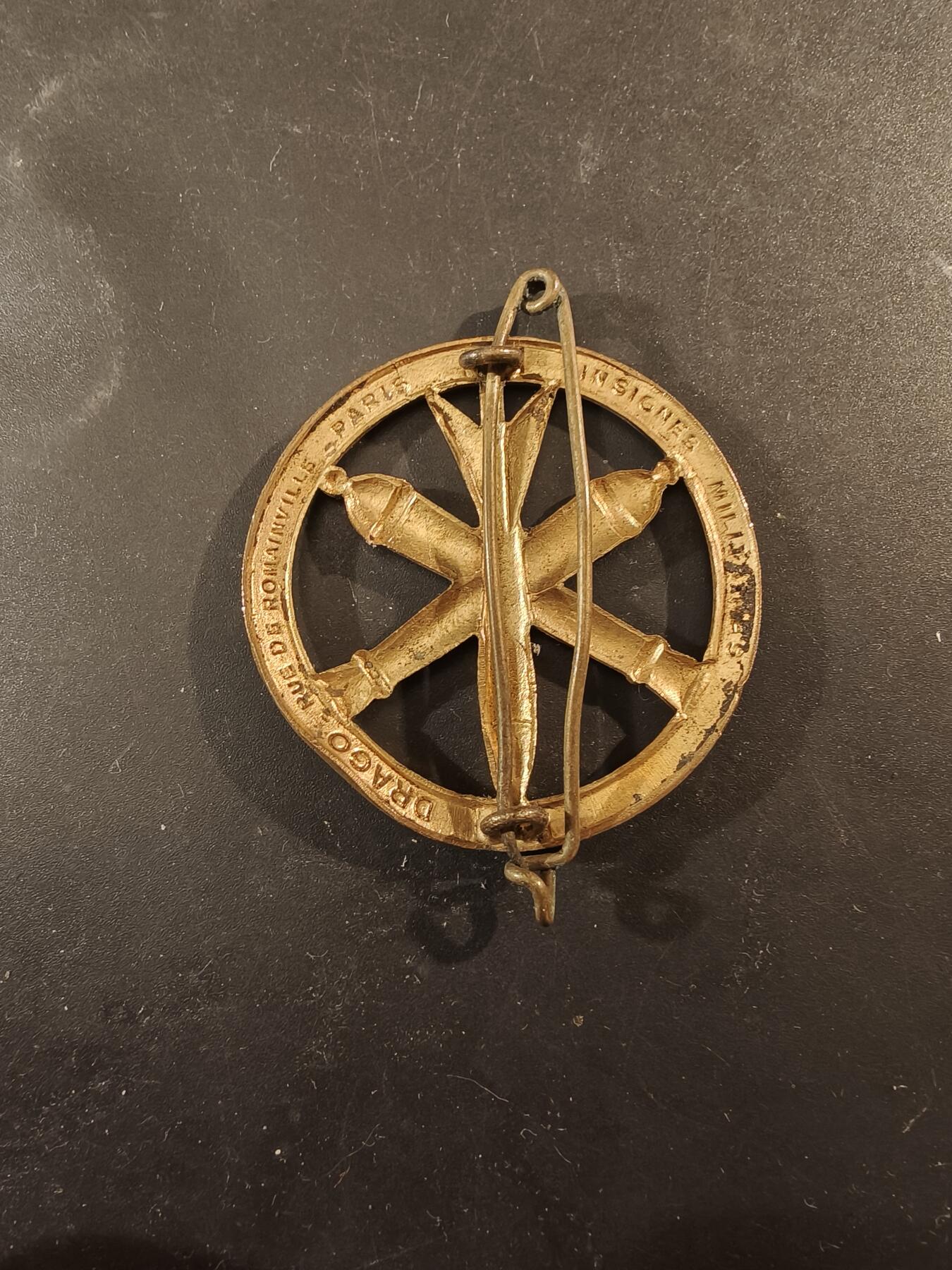 老王徽章第189期 法国炮兵贝雷帽徽    金色