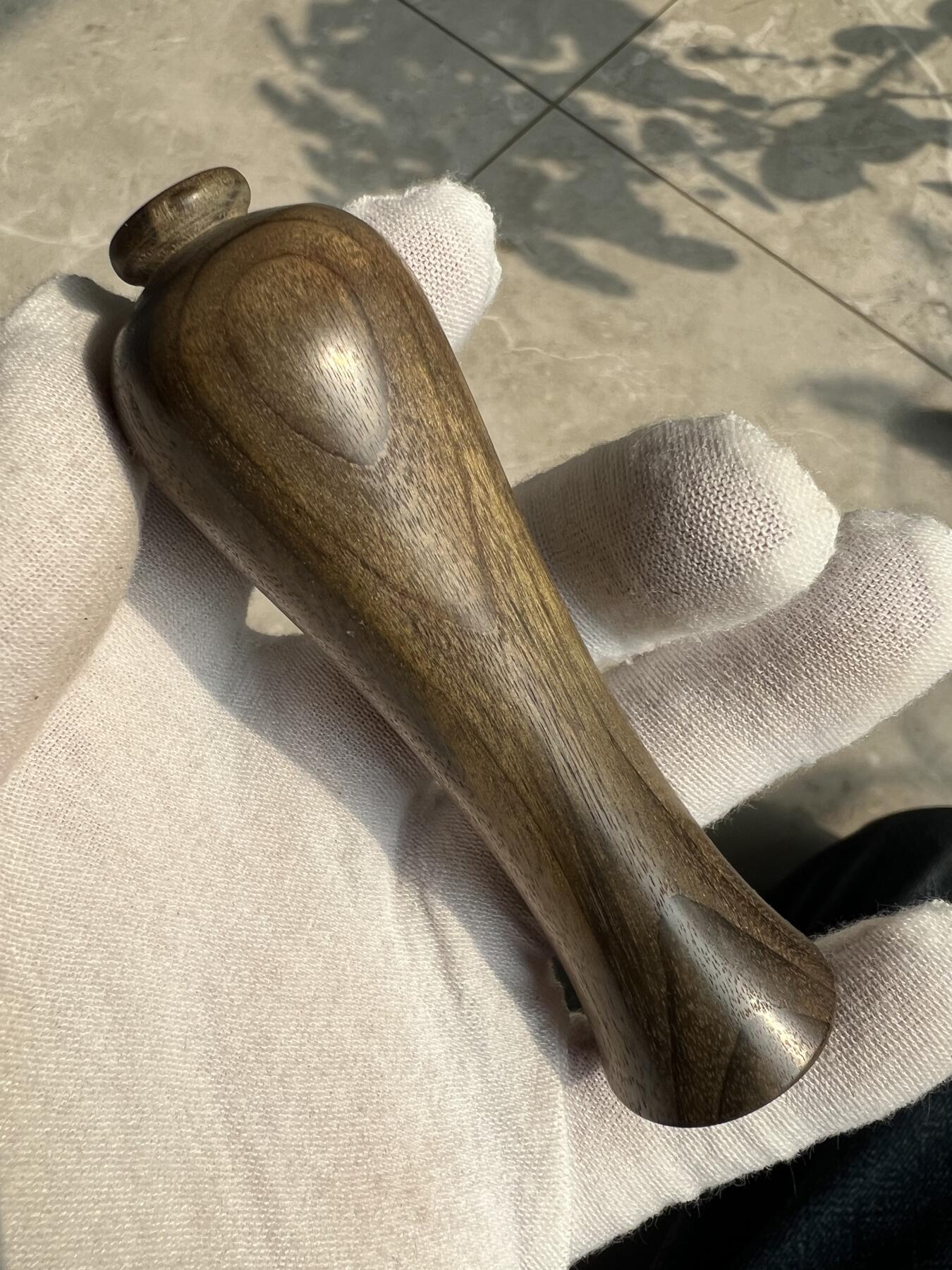 零元拍：金丝楠 精工 净瓶 雕件手把件绿阴沉，满手留香金丝流溢。94/29/24.6MM