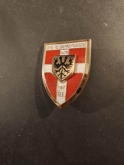 老王徽章第189期 - 法国陆军第1步兵团证章    该团是法国历史最悠久的步兵团之一，起源于1479年