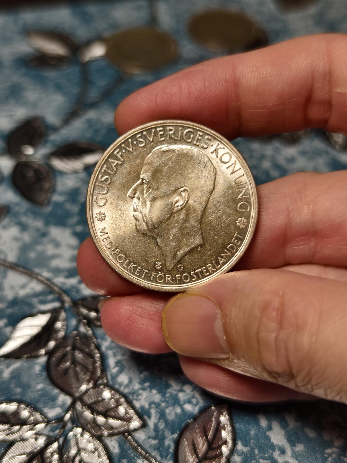 抚柳草堂-第十九期章牌钱币  奖章勋章限时免佣 满百包邮 放漏专场 1935瑞典议会500周年5克朗纪念银币 高银25.2g 原光近未流通美品 古斯塔夫五世头像瑞典议会是世界上现存最古老的议会之一