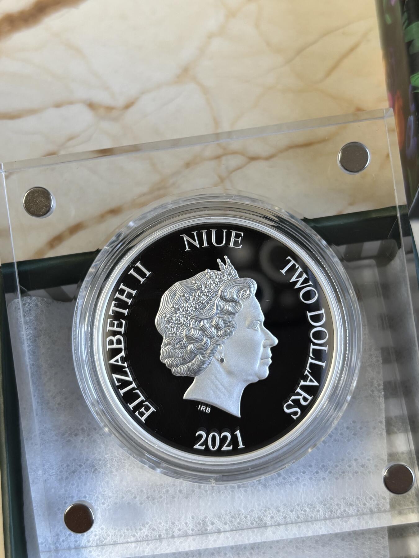 第195期拍卖 纽埃2021迪士尼爱丽丝梦游仙境-疯帽子彩色银币，999银，发行2000枚