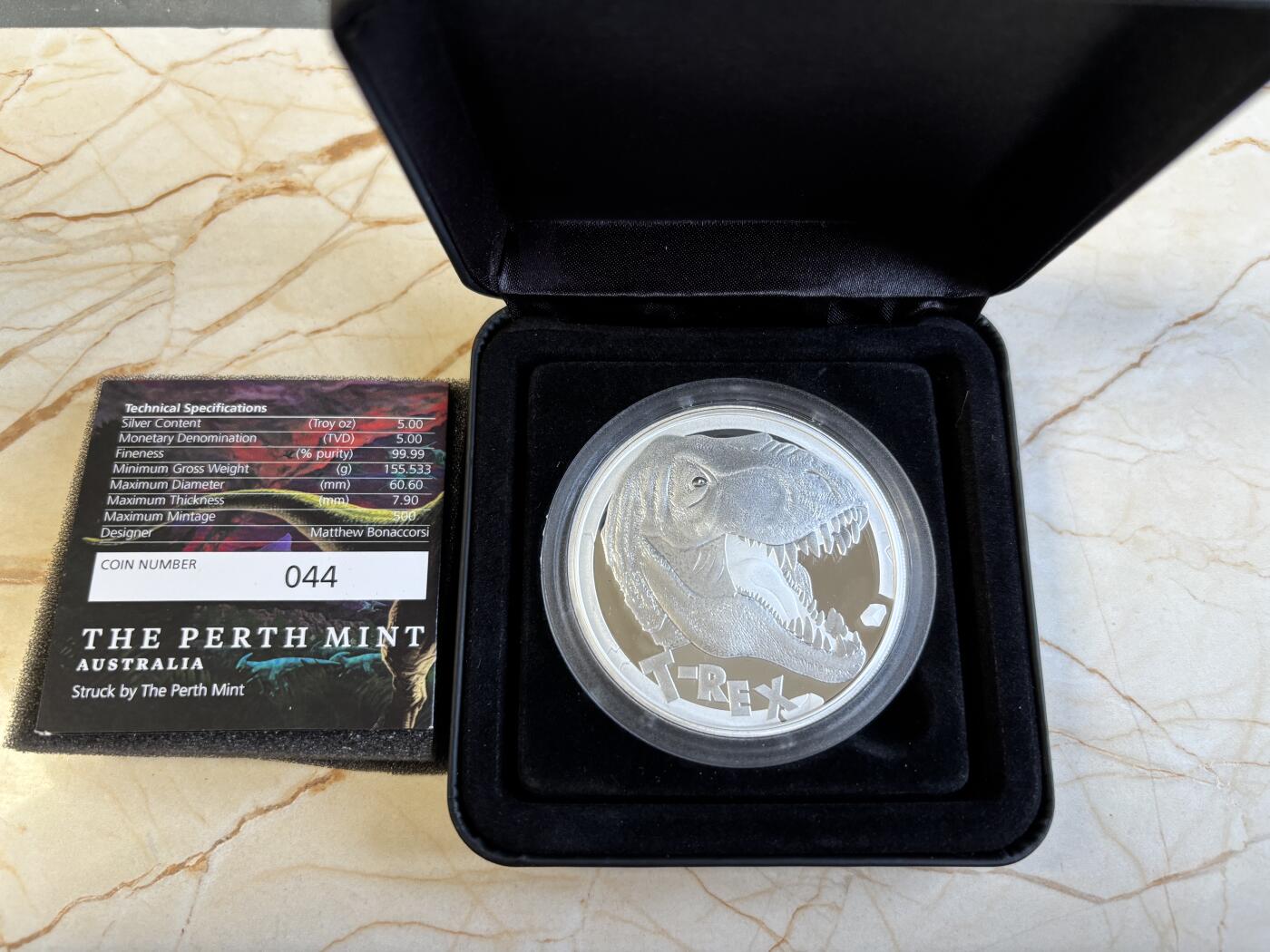 第195期拍卖 图瓦卢2017年恐龙系列霸王龙5盎司精制纪念银币，9999银，发行500枚