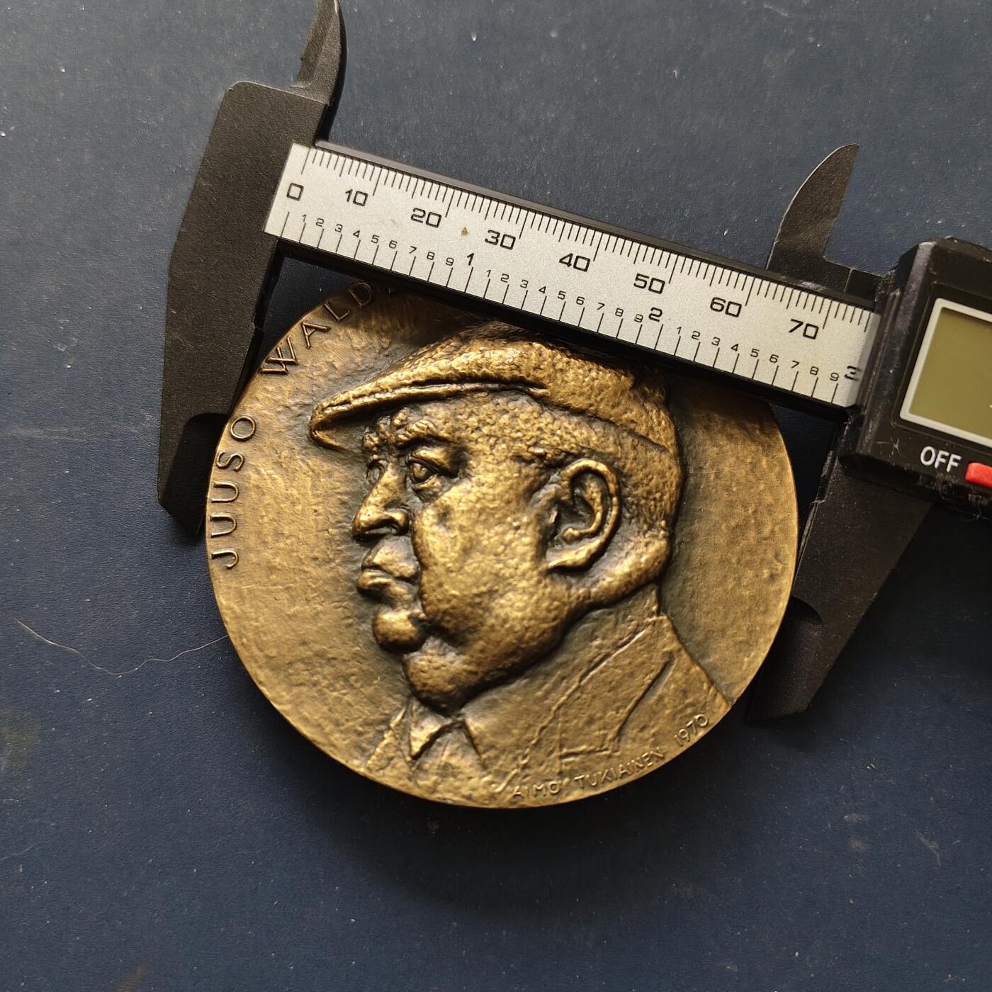 【全场包邮】纯粹捡漏拍515场 【铜章】芬兰政治家尤素·瓦尔登75毫米纪念大铜章（雕塑家艾莫·图基艾宁创作）