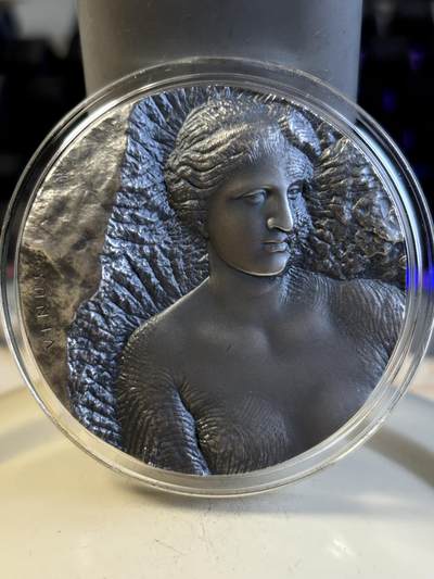 第195期拍卖 - 纽埃2023年雕塑系列2维纳斯2盎司高浮雕仿古银币,999银，发行500枚