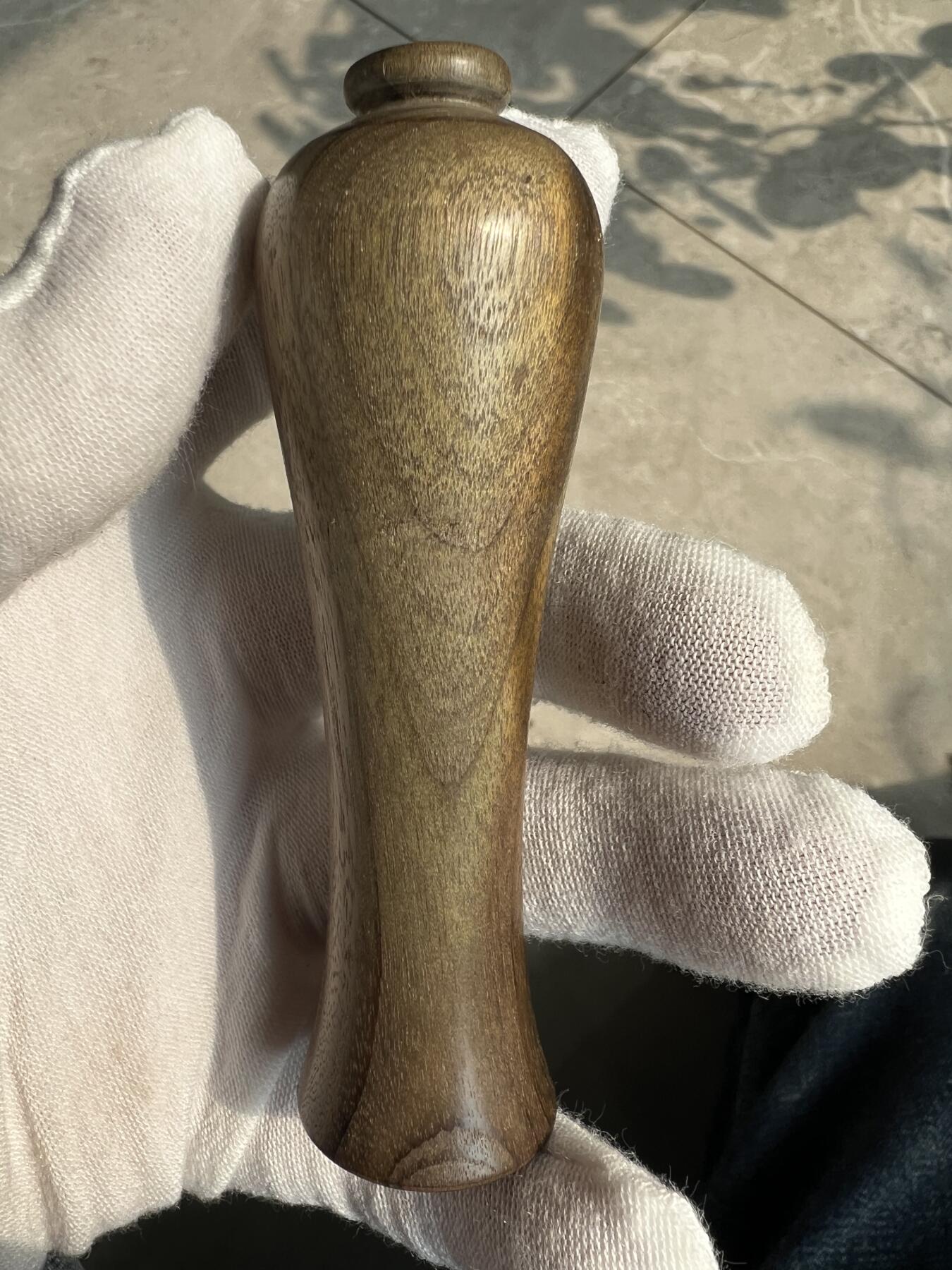 零元拍：金丝楠 精工 净瓶 雕件手把件绿阴沉，满手留香金丝流溢。94/29/24.6MM