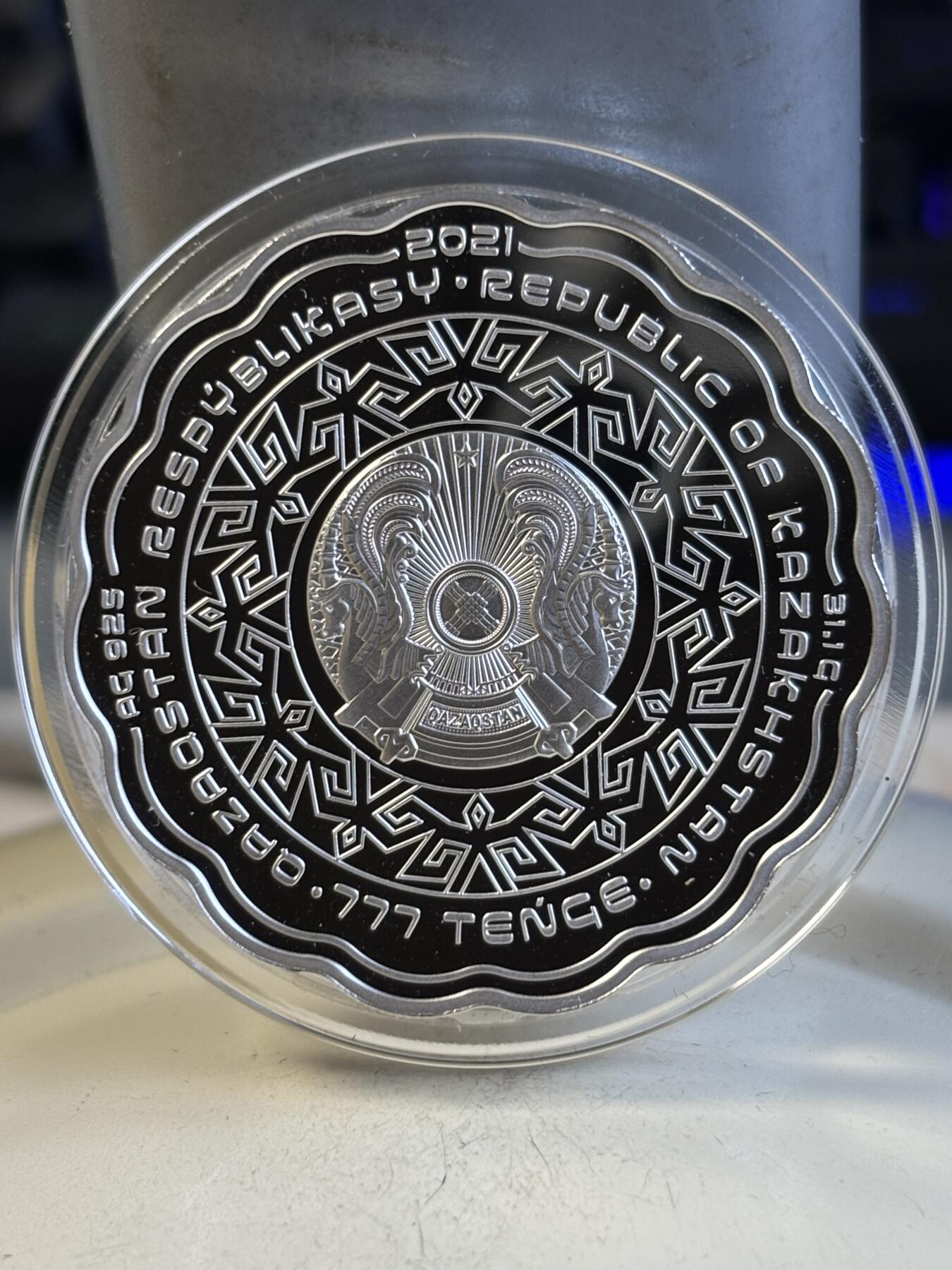 第194期拍卖 哈萨克斯坦2021年生命之树1oz银镶金纪念银币 0.03g金，发行7777枚