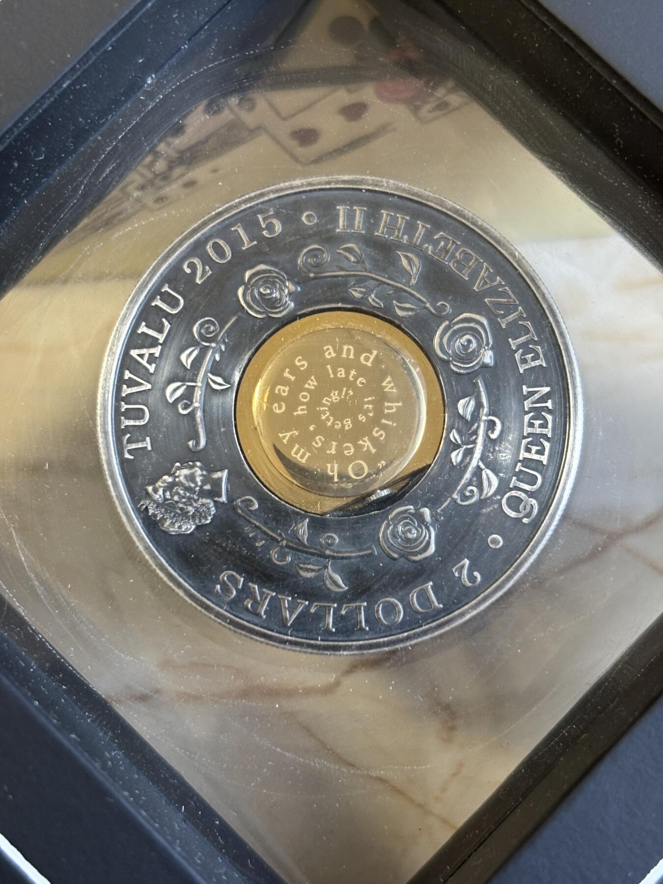 第195期拍卖 图瓦卢2015爱丽丝诞生150周年镶嵌实体时钟纪念银币，999银，发行2500枚