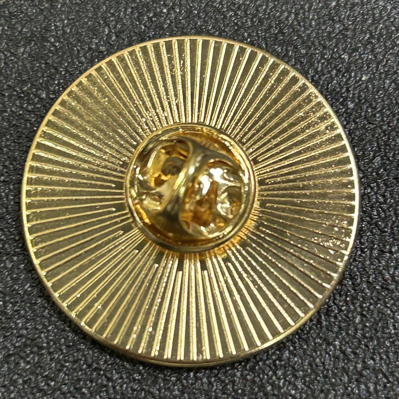 西秦中古拍卖第八十一期  国民党徽章 退台后