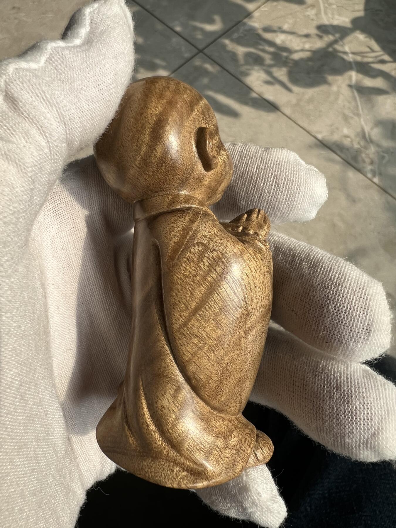 零元拍：金丝楠 精工 小师父 雕件手把件，满手留香金丝流溢。80MM