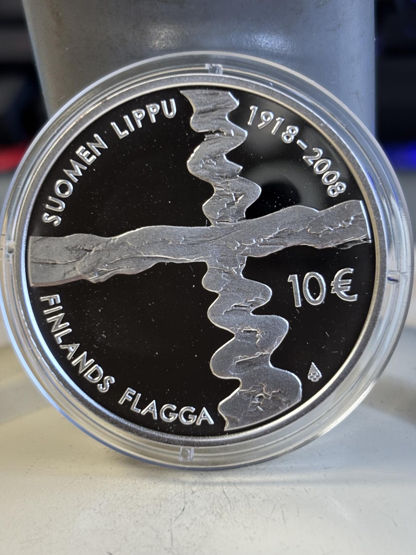 第194期拍卖 芬兰2008年国旗90周年25.5g纪念银币  925银，发行26000枚