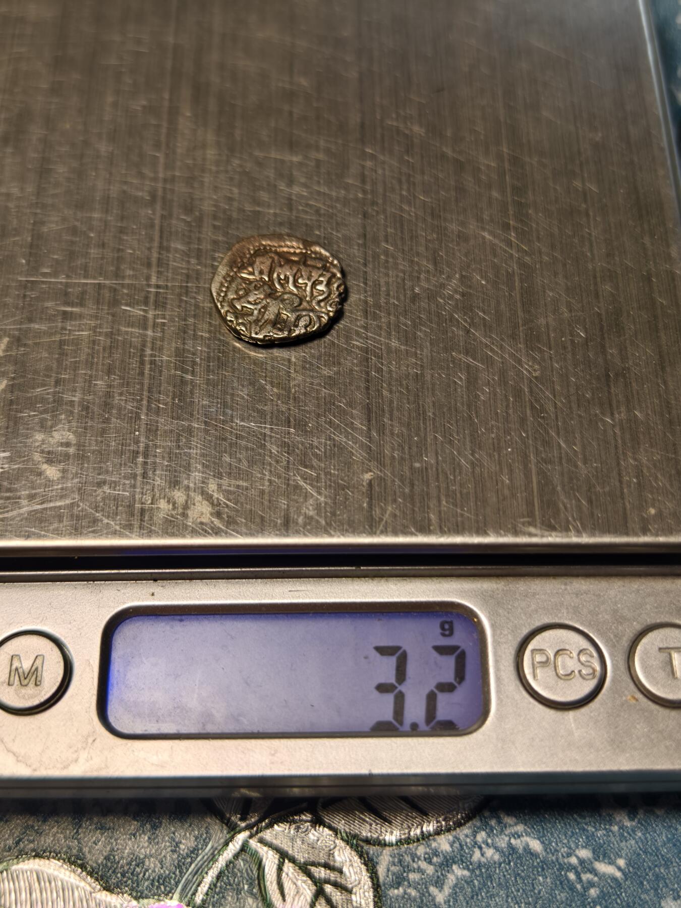 抚柳草堂-第十九期章牌钱币  奖章勋章限时免佣 满百包邮 放漏专场 公元800-1026沙希王朝打制银币 重3.2g瘤牛骑士 极美品骑士与瘤牛图案清晰深打 难得好状态