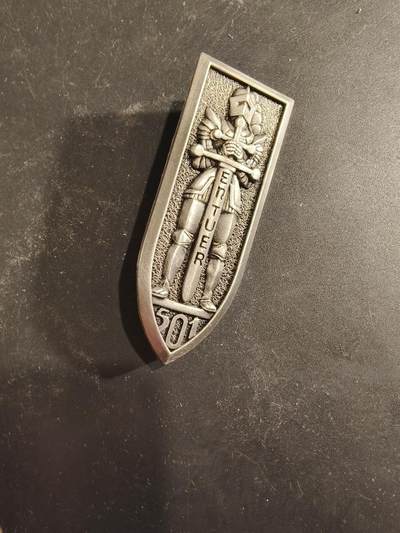 老王徽章第189期 - 法国陆军第501坦克团证章    该团成立于1918年，曾参加两次世界大战及现代多次国际军事行动，二战时期作为第二装甲师的一部分参战